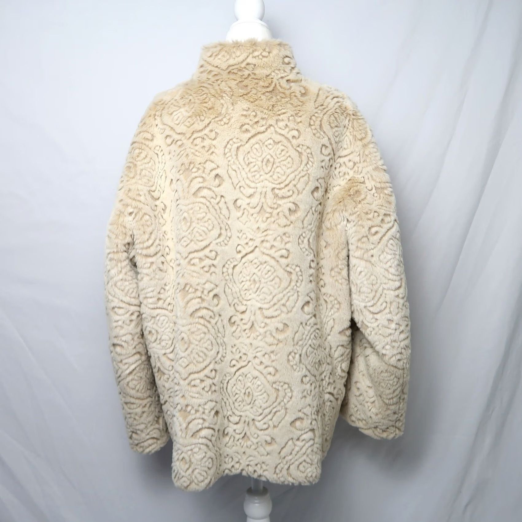 Vintage VINTAGE 90s cream faux fur and tan faux suede reversible jacket XL Jacket Womens Size XL / US 12-14 / IT 48-50 - 4 Thumbnail