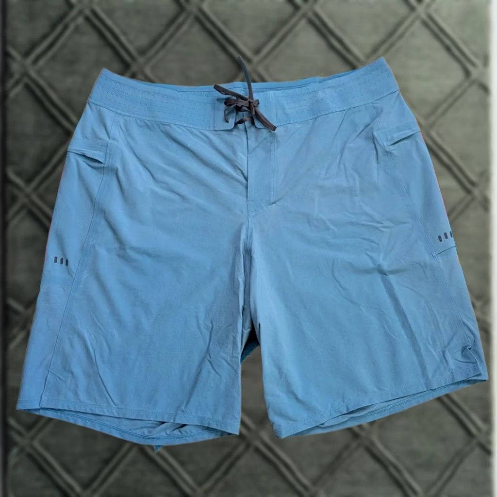 Lululemon Lululemon Board Shorts 9" Unlined Cargo Pocket Blue Size 36 Men Size US 36 / EU 52 - 1 Thumbnail