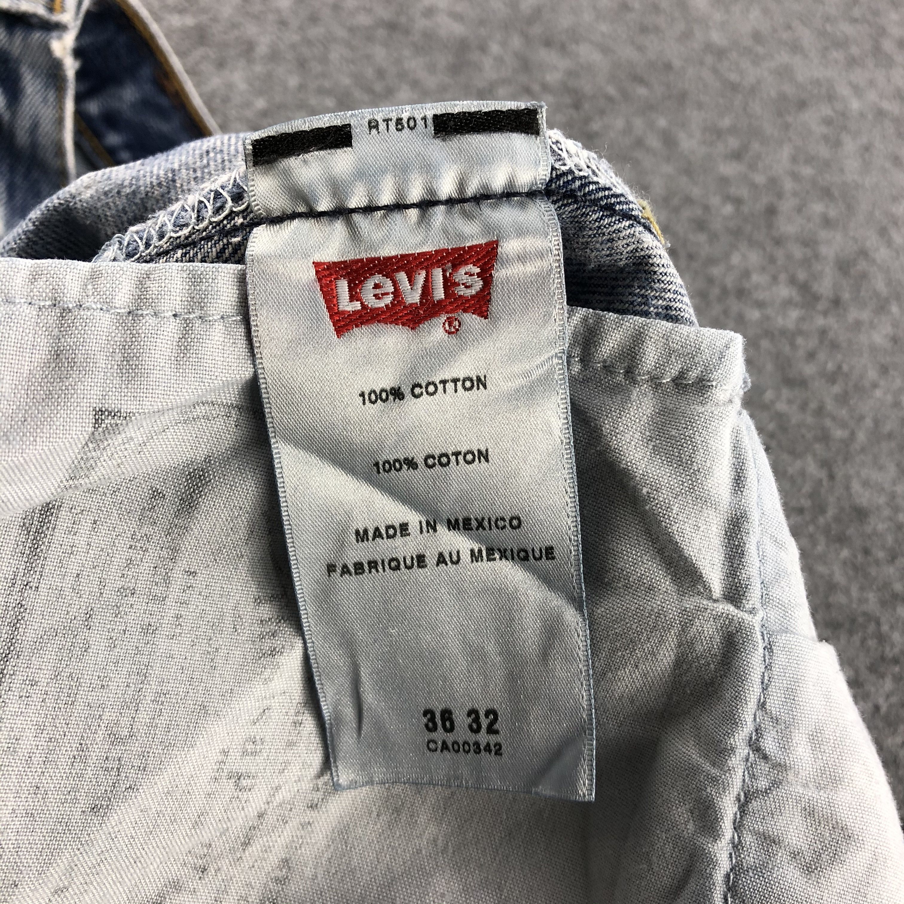Levi's Vintage Light Wash Levis 501 Jeans- J1362 Size US 35 - 11 Thumbnail
