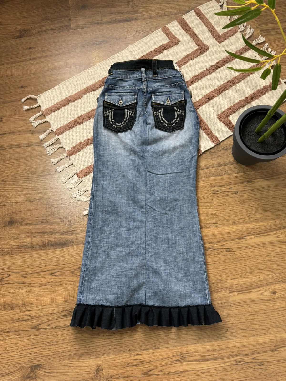 True Religion TRUE RELIGION RECYCLE PLEATED CONTRAST STITCH DENIM SKIRT Size 25" / US 0 / IT 36 - 9 Thumbnail