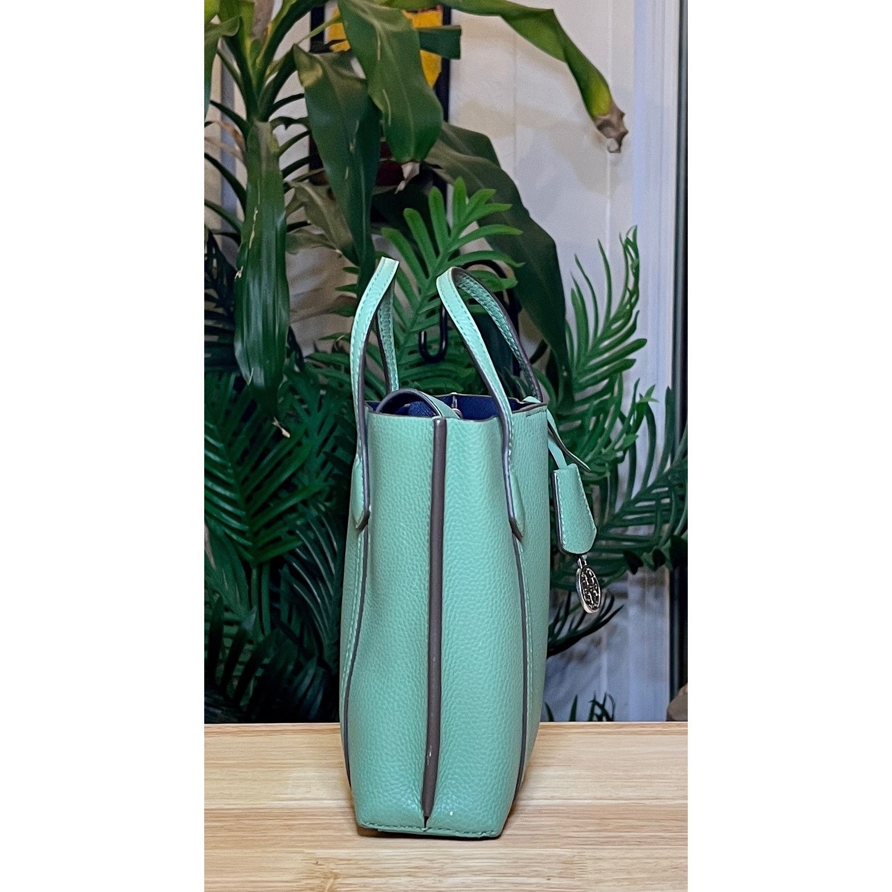 Tory Burch ✺✺ AUTHENTIC TORY BURCH Green Small Perry Handbag/Crossbody Size ONE SIZE - 5 Thumbnail