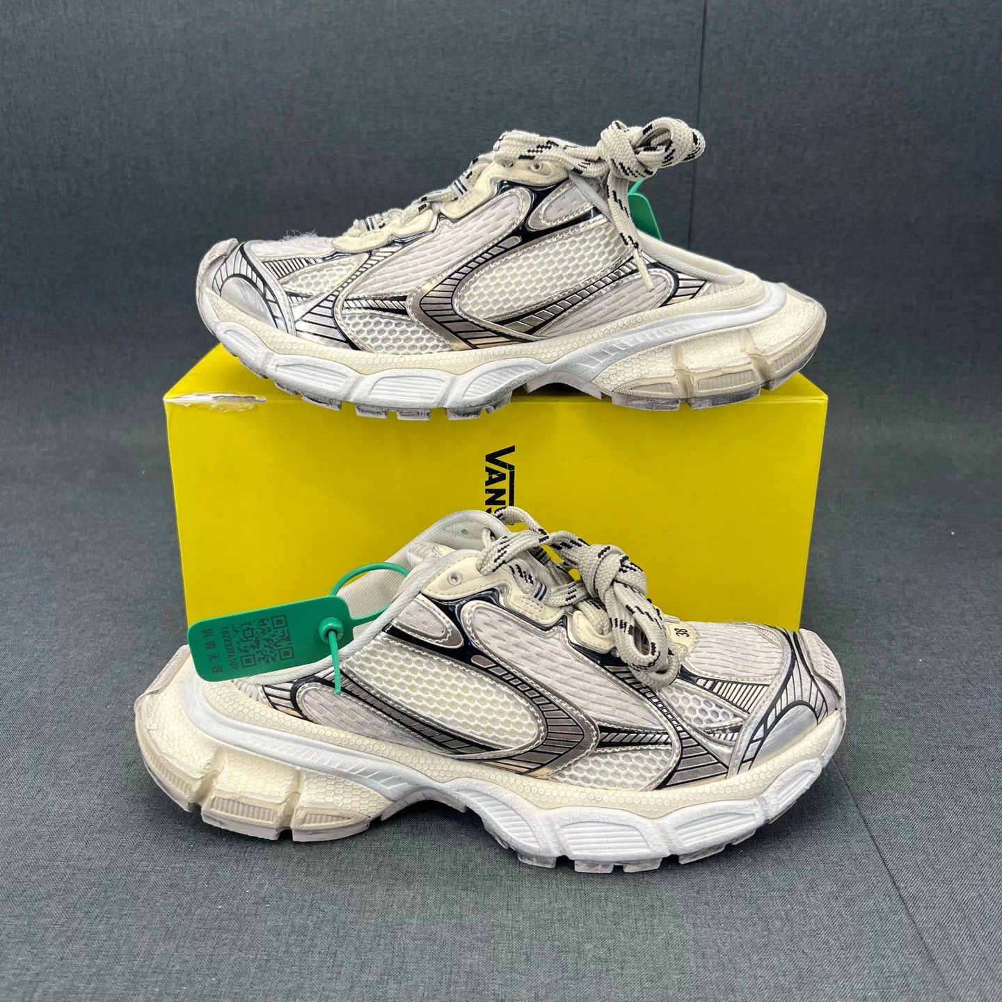 Balenciaga Balenciaga 3XL Beige Mules 38 Size US 8 / IT 38 - 2 Thumbnail