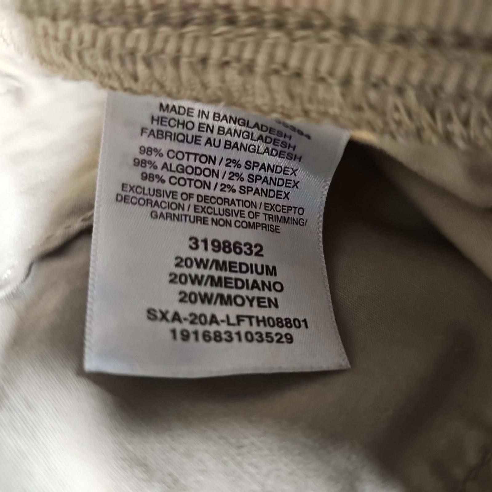 Lee Lee Relaxed Fit Midrise Womans 20W Cuffed Khaki Capris Size 42" / US 20 - 3 Thumbnail