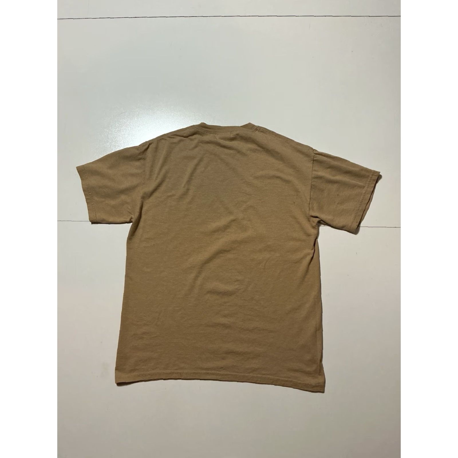 Gildan OshKosh Wisconsin Always Barrel Fun Flying Cows Plane Aviation Graphic T-Shirt M Mens Beige Size US M / EU 48-50 / 2 - 2 Thumbnail