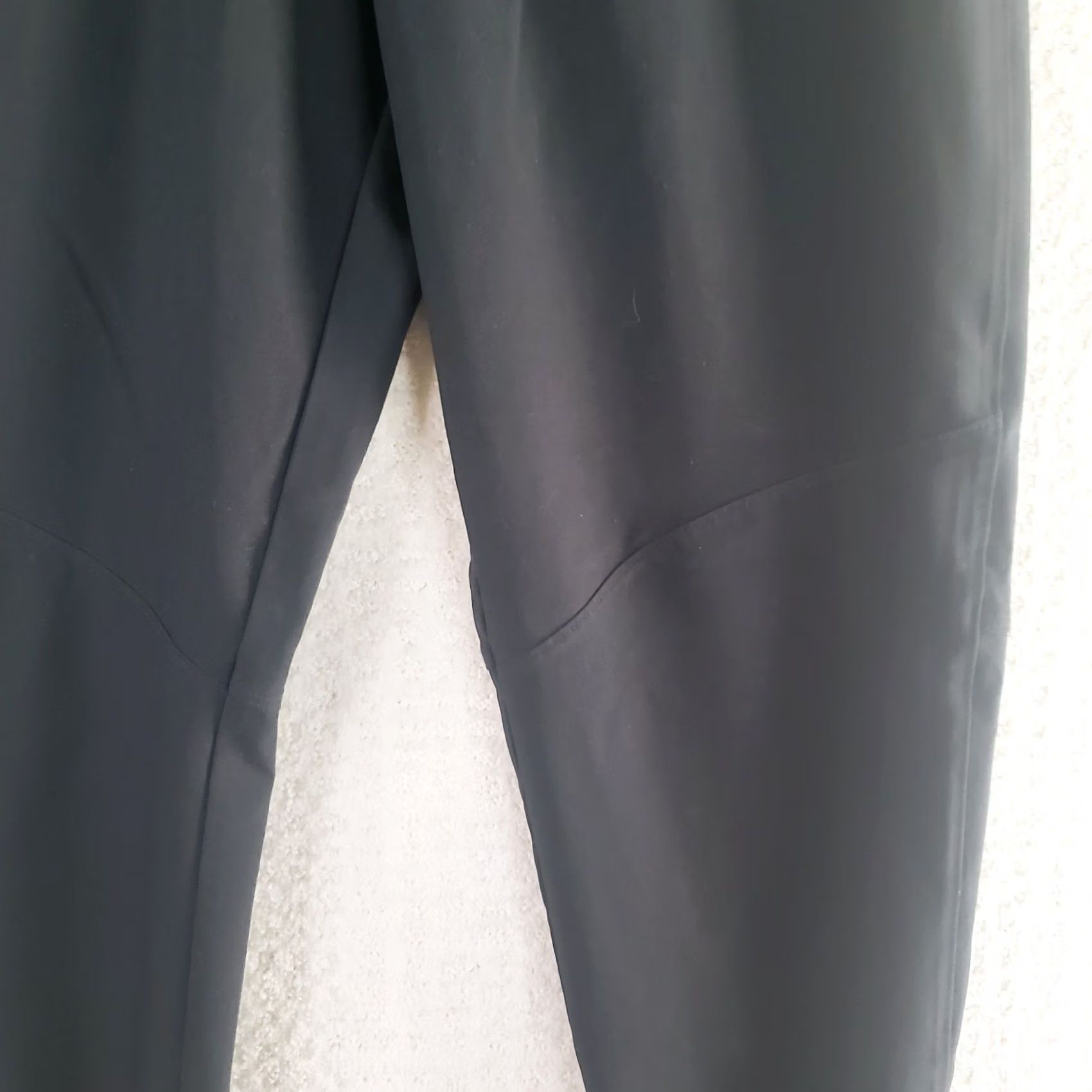 Under Armour Under Armour Joggers Mens L Black Knit Elastic Waist Athletic Tapered Leg Pockets Sweatpants Casual Activewear Regular Fit Size US 33 - 4 Thumbnail