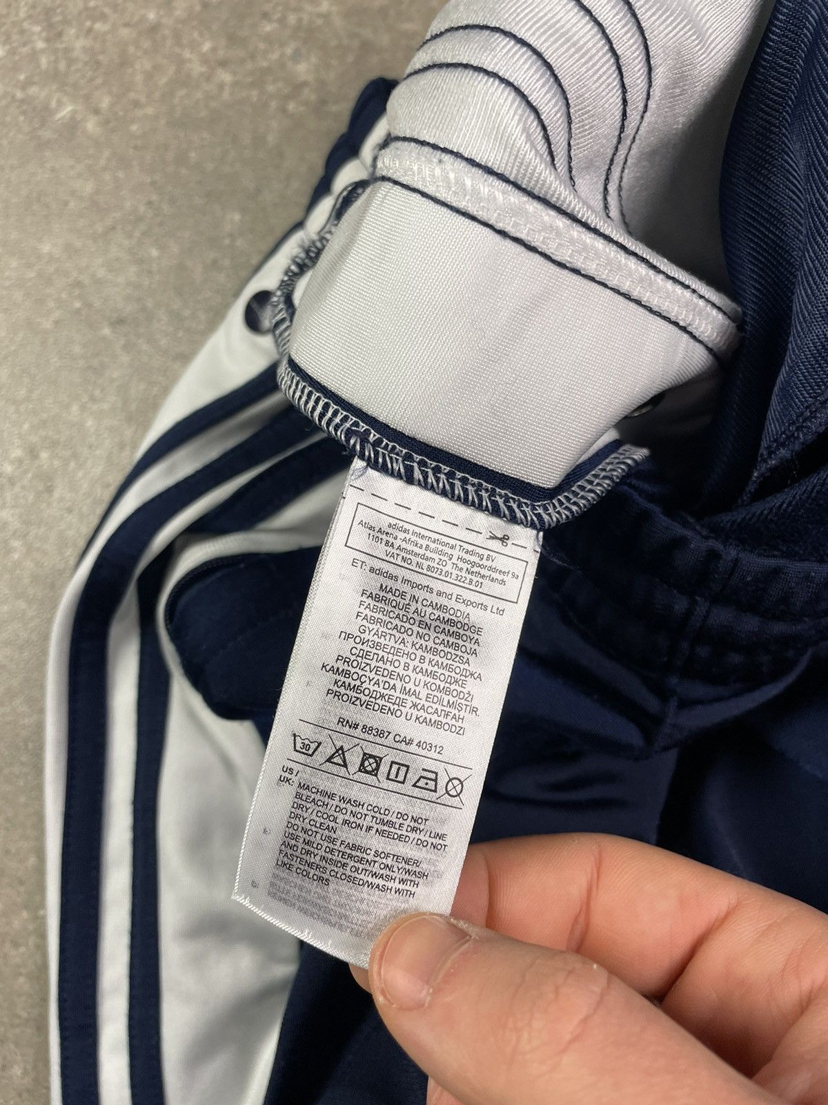 Adidas VINTAGE ADIDAS BUTTONS PANTS RETRO Y2K THREE STRIPES Size US 32 / EU 48 - 5 Thumbnail
