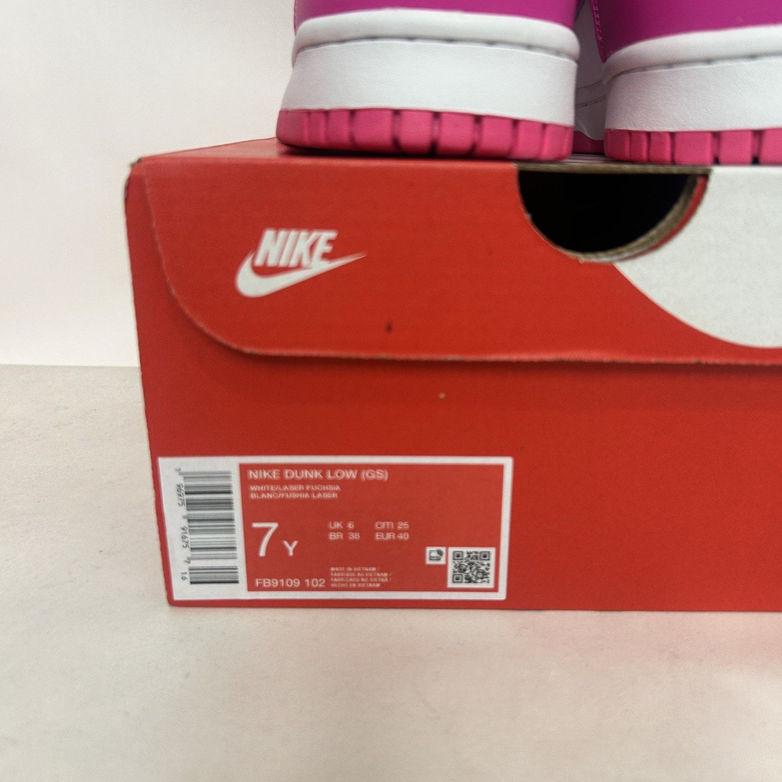 Nike Nike Dunk Low GS “Laser Fuchsia/Barbie” Size US 8.5 / IT 38.5 - 5 Thumbnail