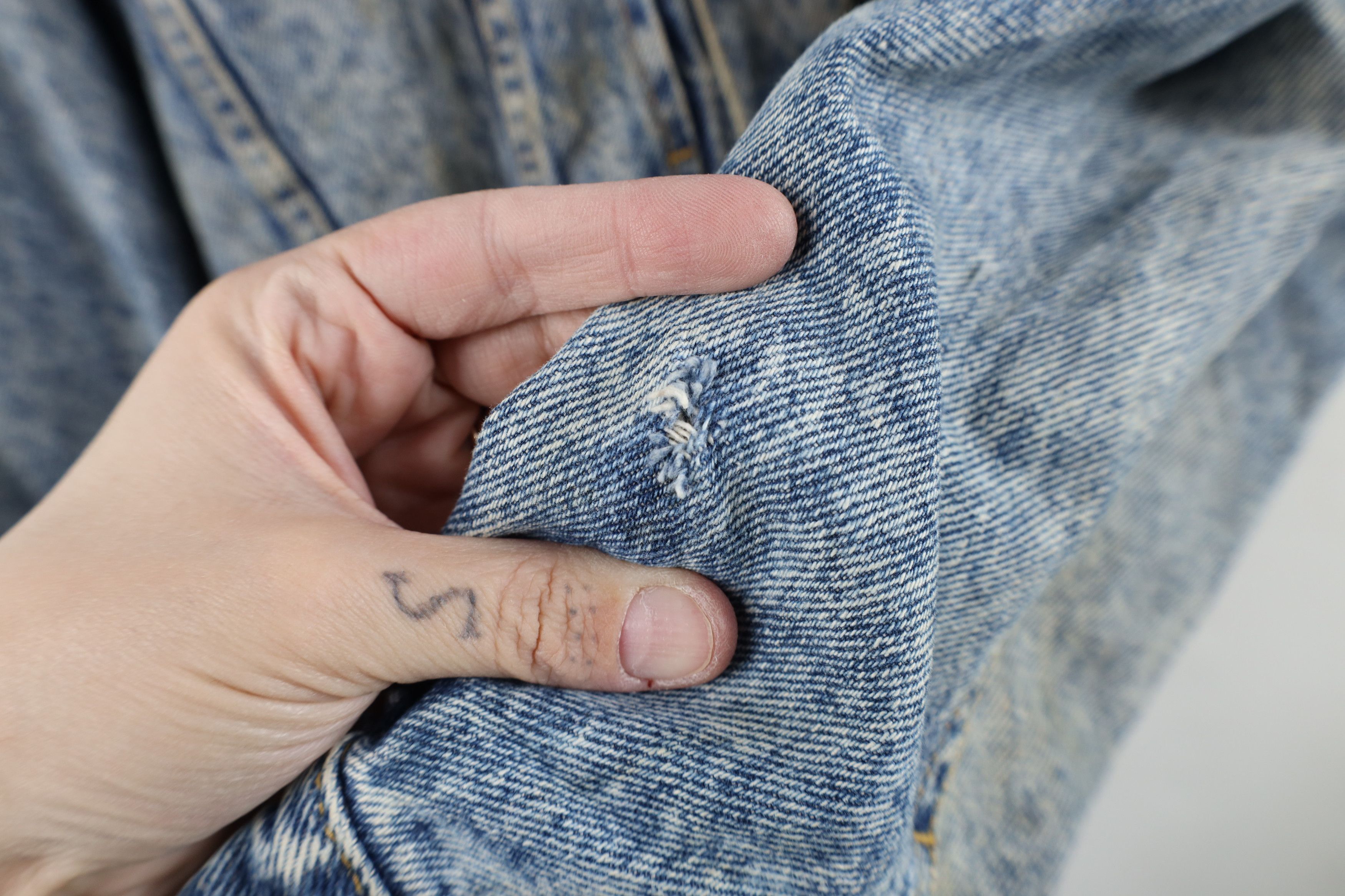 Guess Vintage 90s Guess Acid Wash Denim Trucker Jacket Blue USA Size US M / EU 48-50 / 2 - 8 Thumbnail