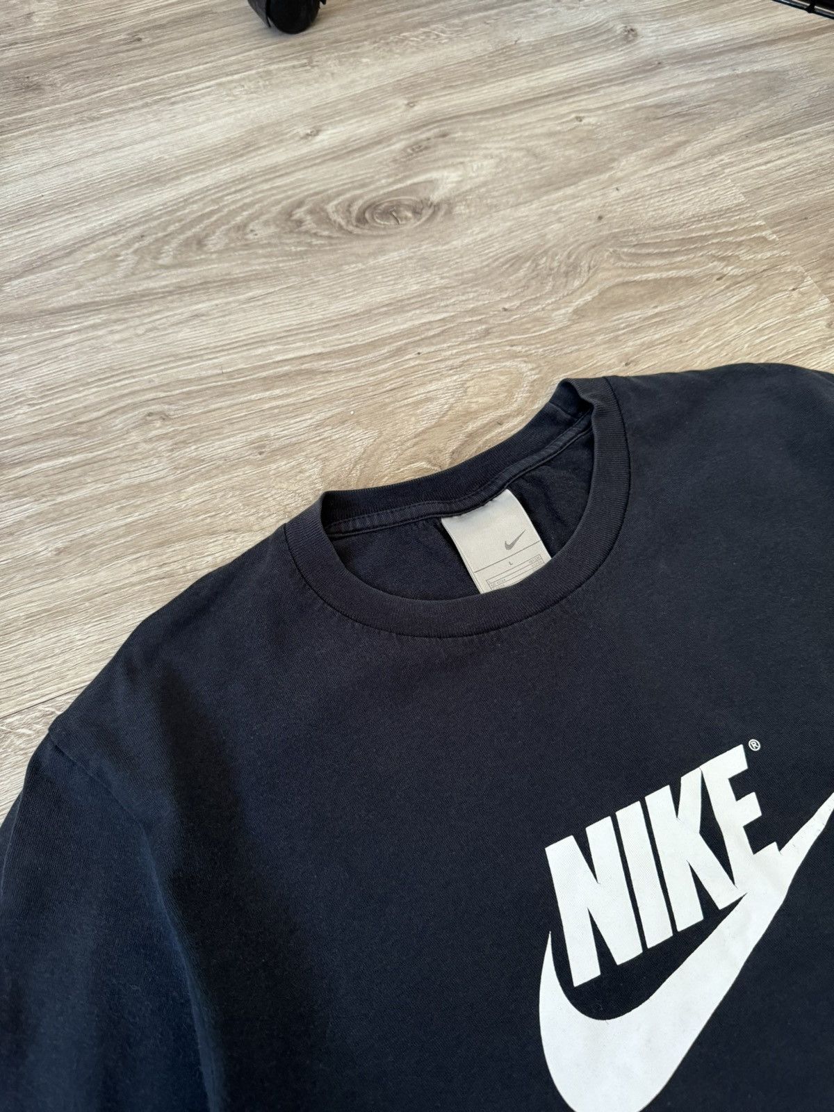 Nike × Vintage Vintage Y2K Nike Big Logo Faded T Shirt Size US L / EU 52-54 / 3 - 3 Thumbnail