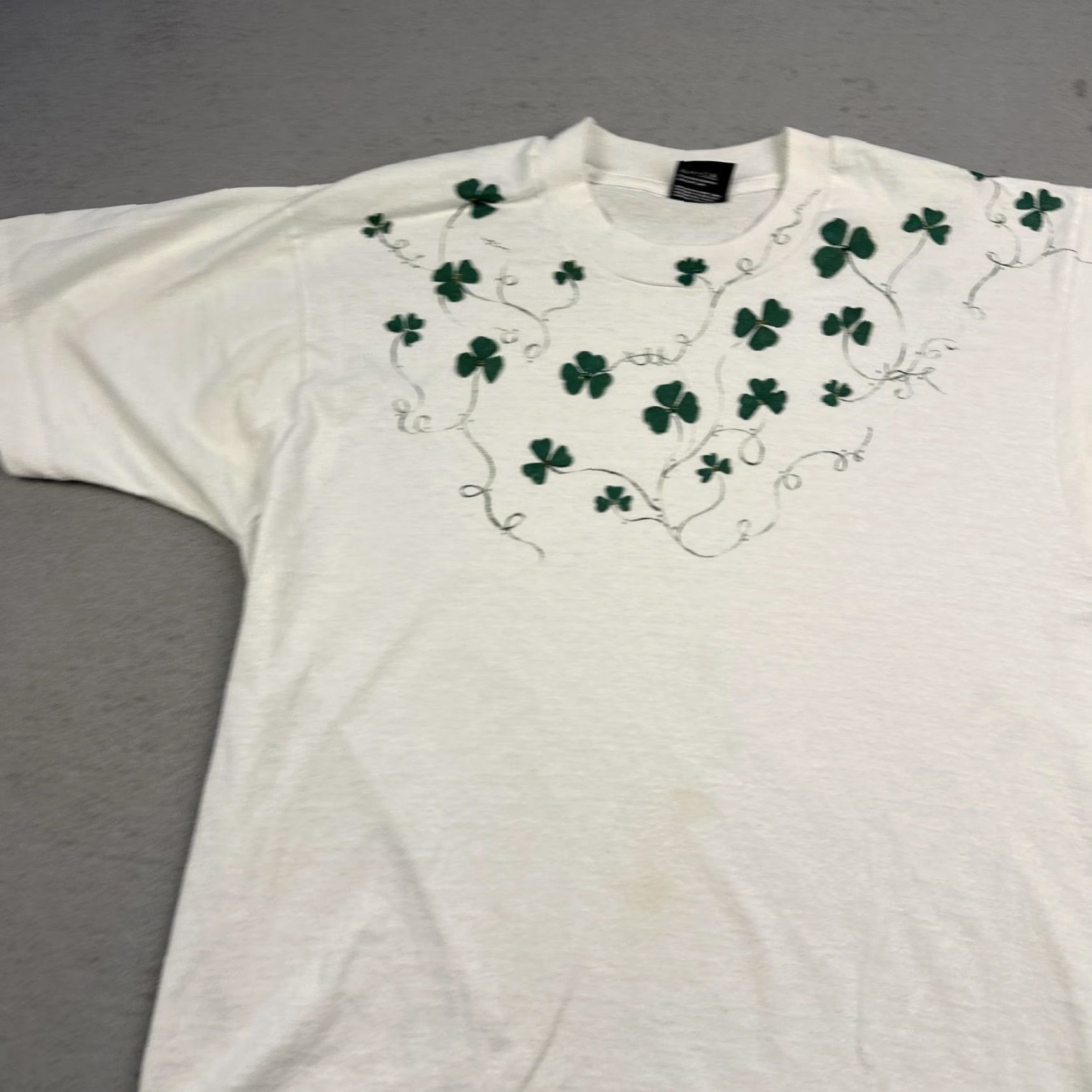 Vintage VINTAGE Screen Stars Best Shirt Mens Large White Shamrock Clover Graphic 90s USA Size US L / EU 52-54 / 3 - 5 Thumbnail