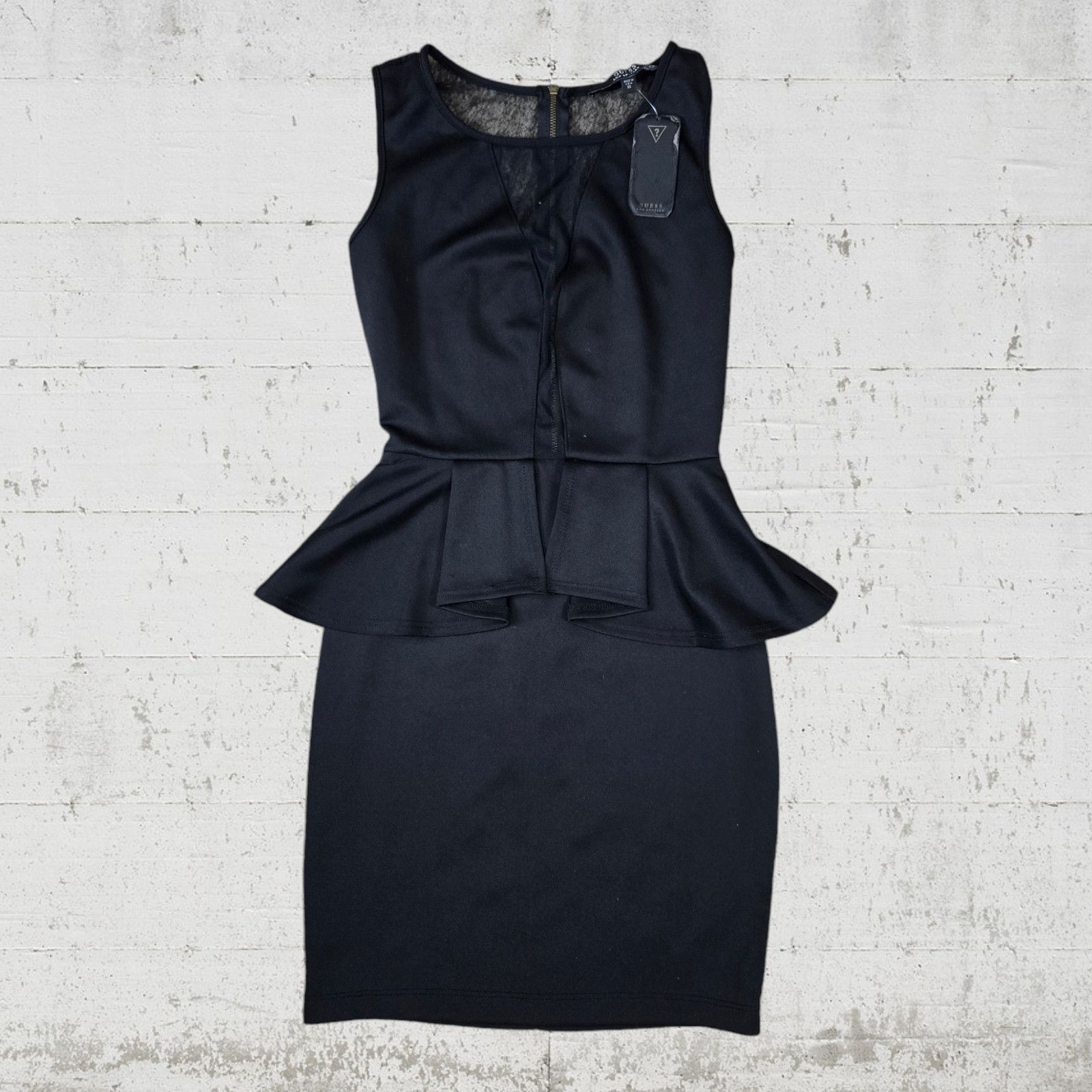 guess black bodycon dress Velvi - Gwen Twist-front Bodycon Mini Dress - Emerald