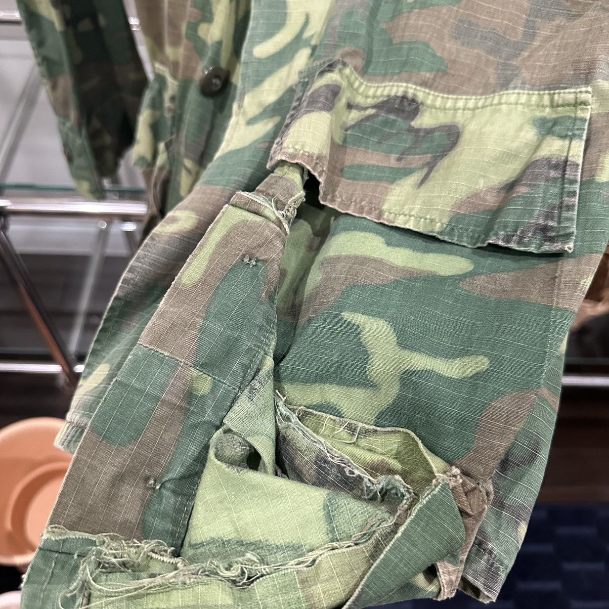 Vintage ORIGINAL 60s US MILITARY JUNGLE JACKET CAMOUFLAGE ERDL Size US M / EU 48-50 / 2 - 4 Thumbnail