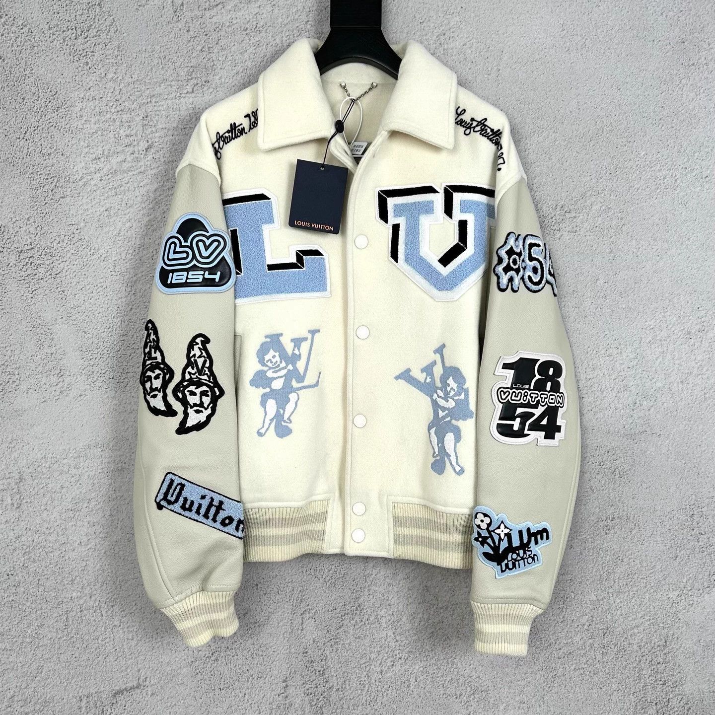 Louis Vuitton LOUIS VUITTON Bugs Bunny Baseball Jacket 48 Brand New Size US M / EU 48-50 / 2 - 1 Thumbnail