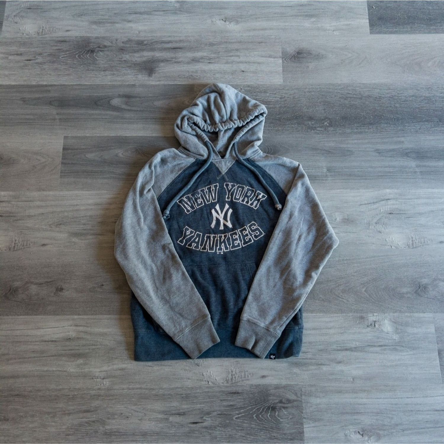 47 Brand New York Yankees Gray & Navy Hoodie By 47 Medium Size US M / EU 48-50 / 2 - 1 Thumbnail