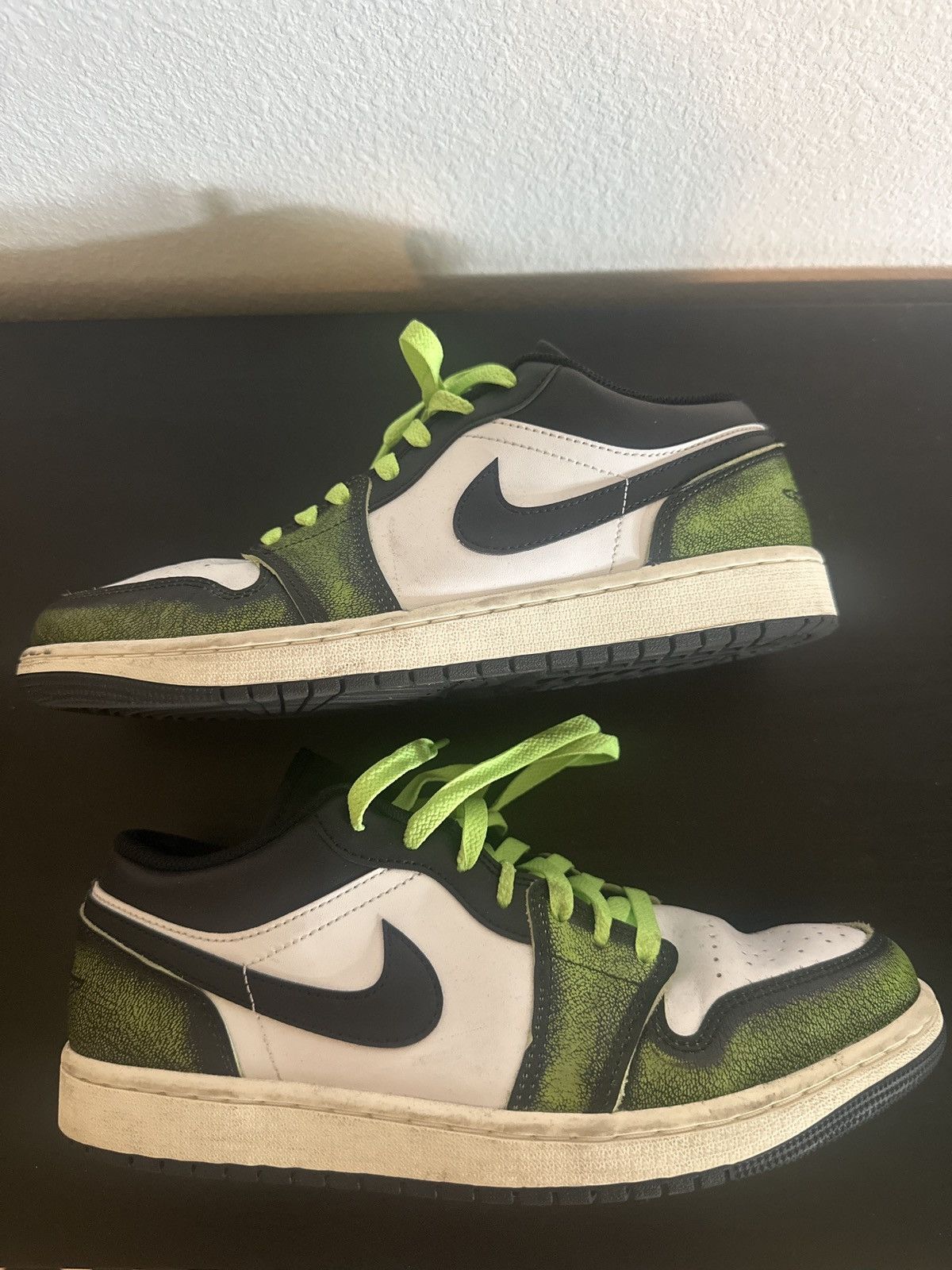 Nike Jordan 1 low top black/green Size US 9.5 / EU 42-43 - 3 Thumbnail