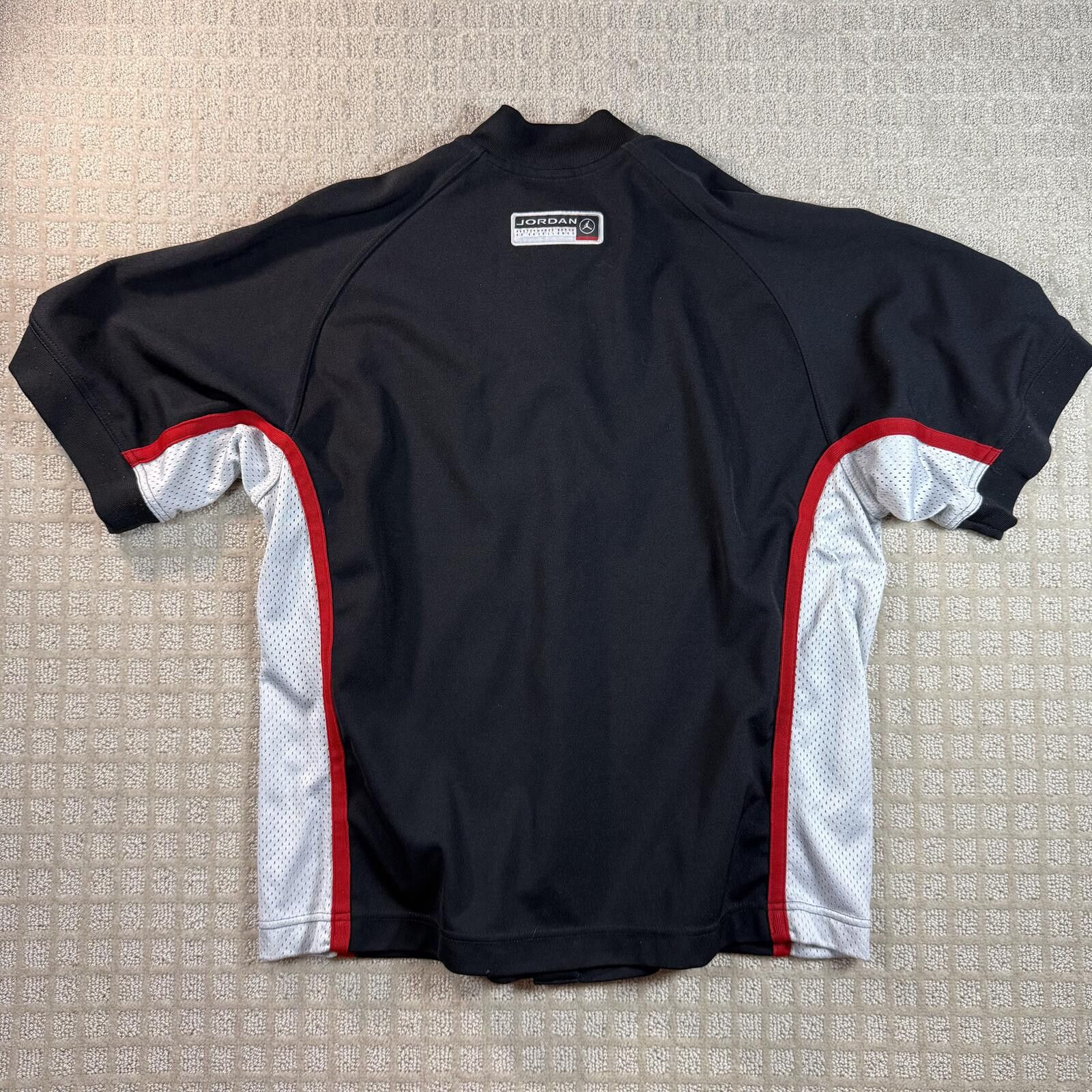 Jordan Brand Vintage Jordan Button Up Warm Up Shirt XL Black Red Size US XL / EU 56 / 4 - 7 Thumbnail