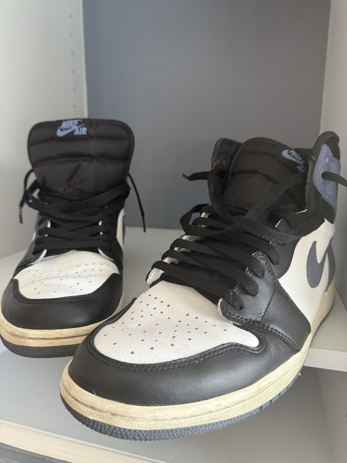 Jordan Brand Jordan 1 Retro High Blue Moon 555088-115 Size US 10.5 / EU 43-44 - 2 Thumbnail