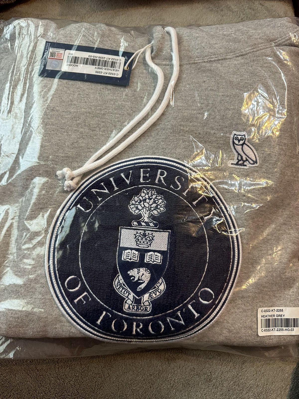 October's Very Own OVO x U of T University of Toronto Hoodie Grey size medium Size US M / EU 48-50 / 2 - 5 Thumbnail