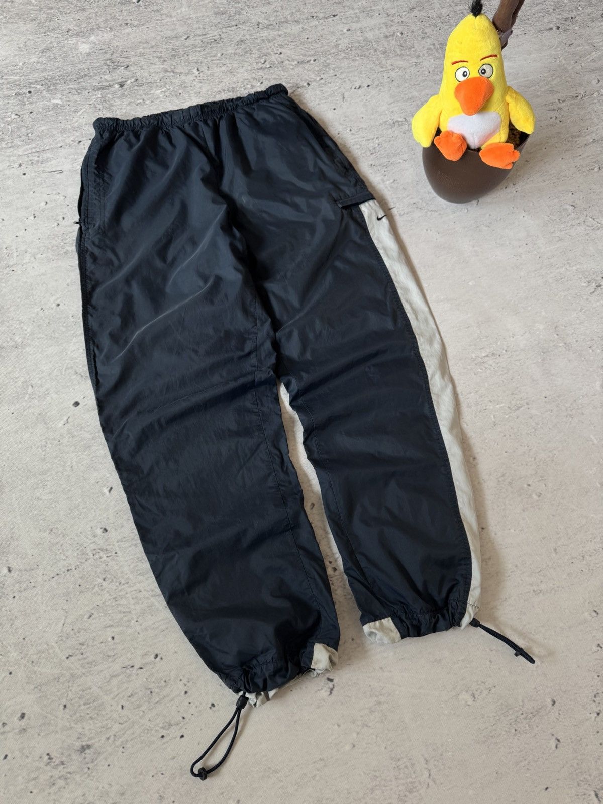 Nike × Vintage NIKE NYLON VINTAGE Y2K OVERSIZE BAGGY FIT PANTS SWEATPANTS Size US 32 / EU 48 - 1 Thumbnail