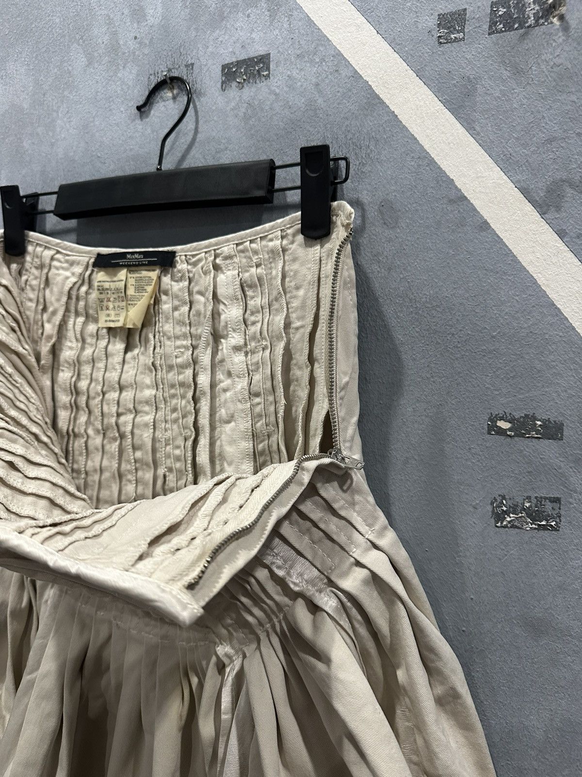 Max Mara MaxMara Pleated Skirt Size 30" / US 8 / IT 44 - 6 Thumbnail
