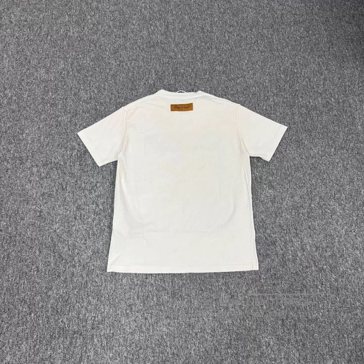 Louis Vuitton White Short Sleeve Graphic Print T. Size US M / EU 48-50 / 2 - 2 Thumbnail