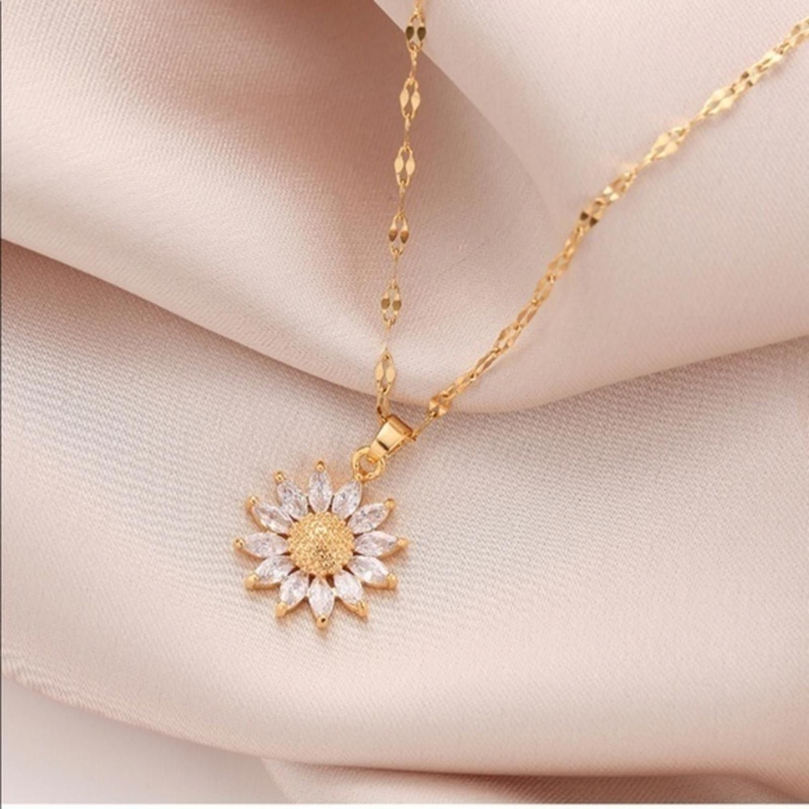 Designer Sunflower CZ Diamond Pendant Necklace 18K Plated Gd NWT Size ONE SIZE - 1 Thumbnail