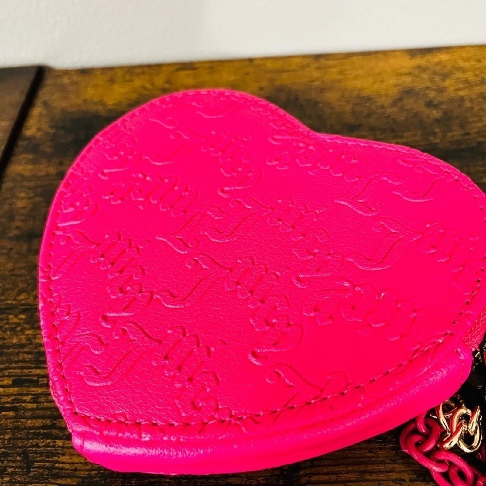 Juicy Couture Jeans Juicy Couture Pink Heart Can't Tame Her Zip Wristlet NWT Size ONE SIZE - 3 Thumbnail