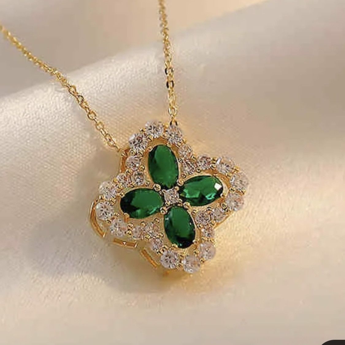 Other Gold plated Emeralds and Crystals clover pendant necklace Size ONE SIZE - 4 Thumbnail