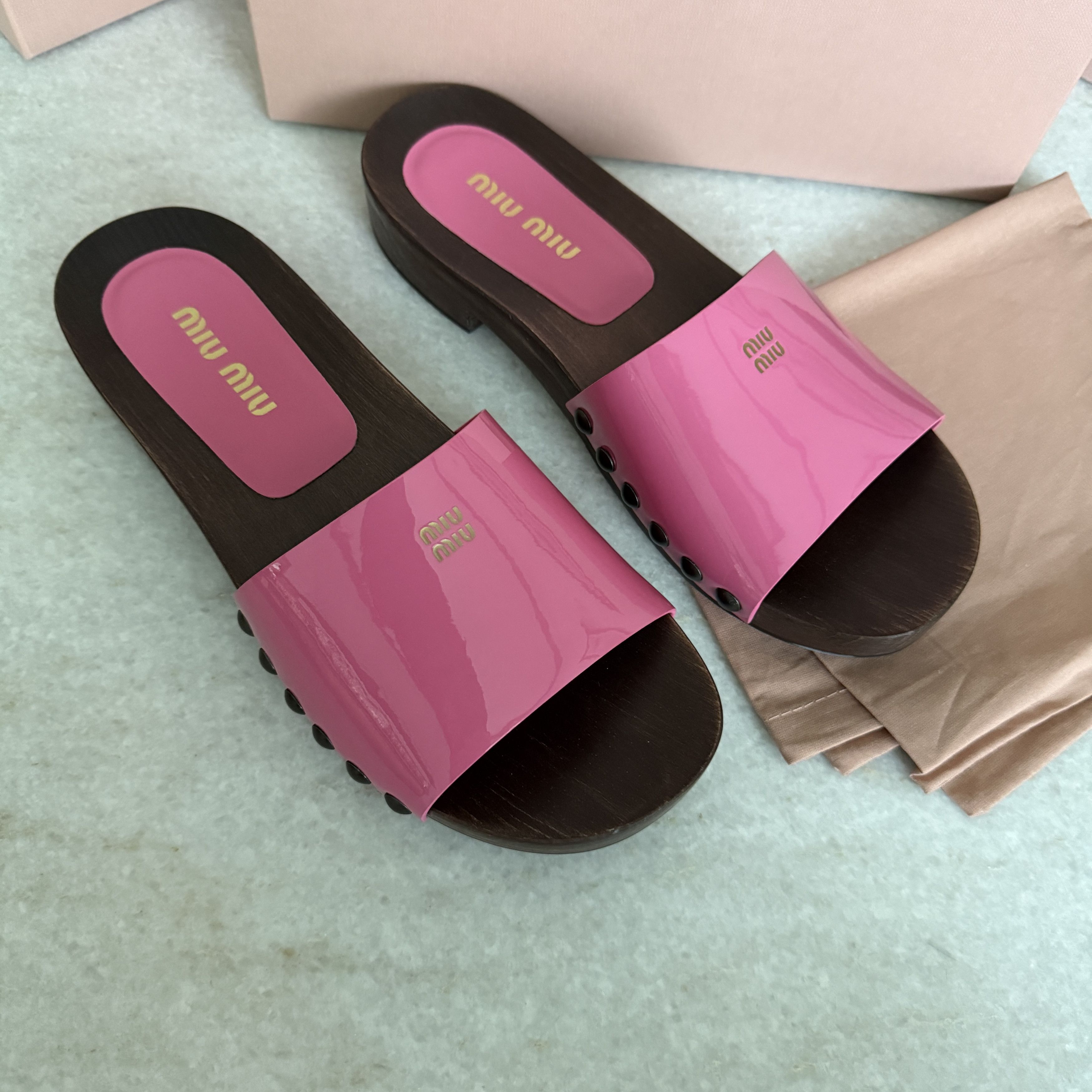 Miu Miu MIU MIU 5Z425E Fuschia Patent Leather Clogs. 36 Sandals Size US 6 / IT 36 - 7 Thumbnail
