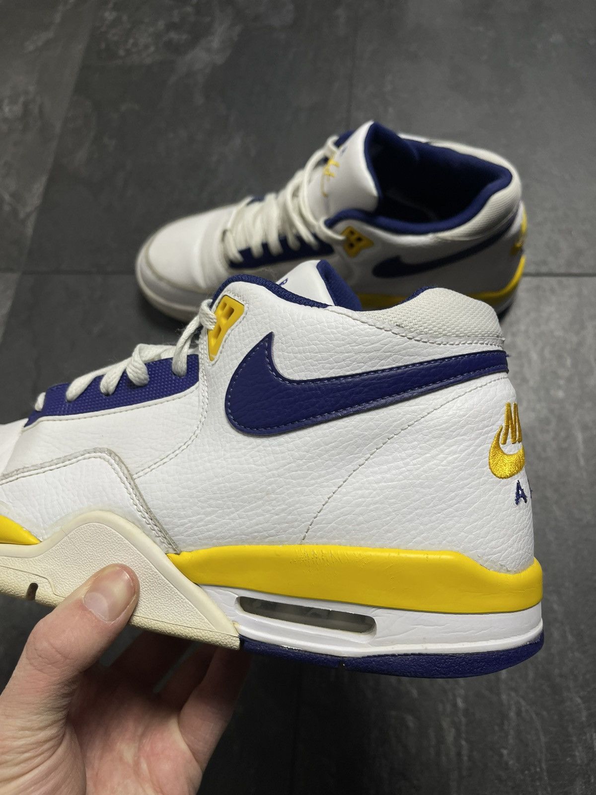 Vintage Nike Flight Legacy Lakers Size US 10 / EU 43 - 9 Thumbnail