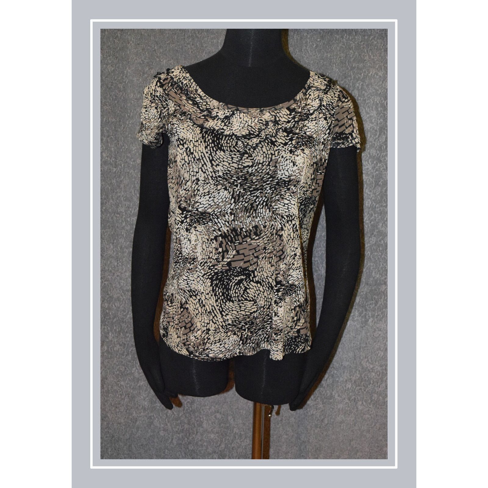 Vintage 212 Collection Abstract Ruffle Neck Cap Sleeve Blouse SZ S Size S / US 4 / IT 40 - 1 Thumbnail