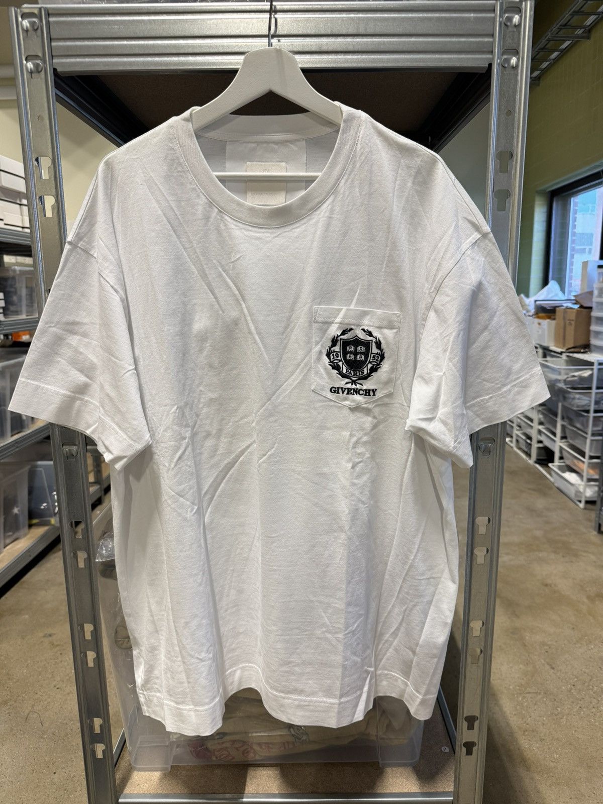 Givenchy Givenchy Logo Crest T-Shirt NEW 650$ Size US L / EU 52-54 / 3 - 1 Thumbnail