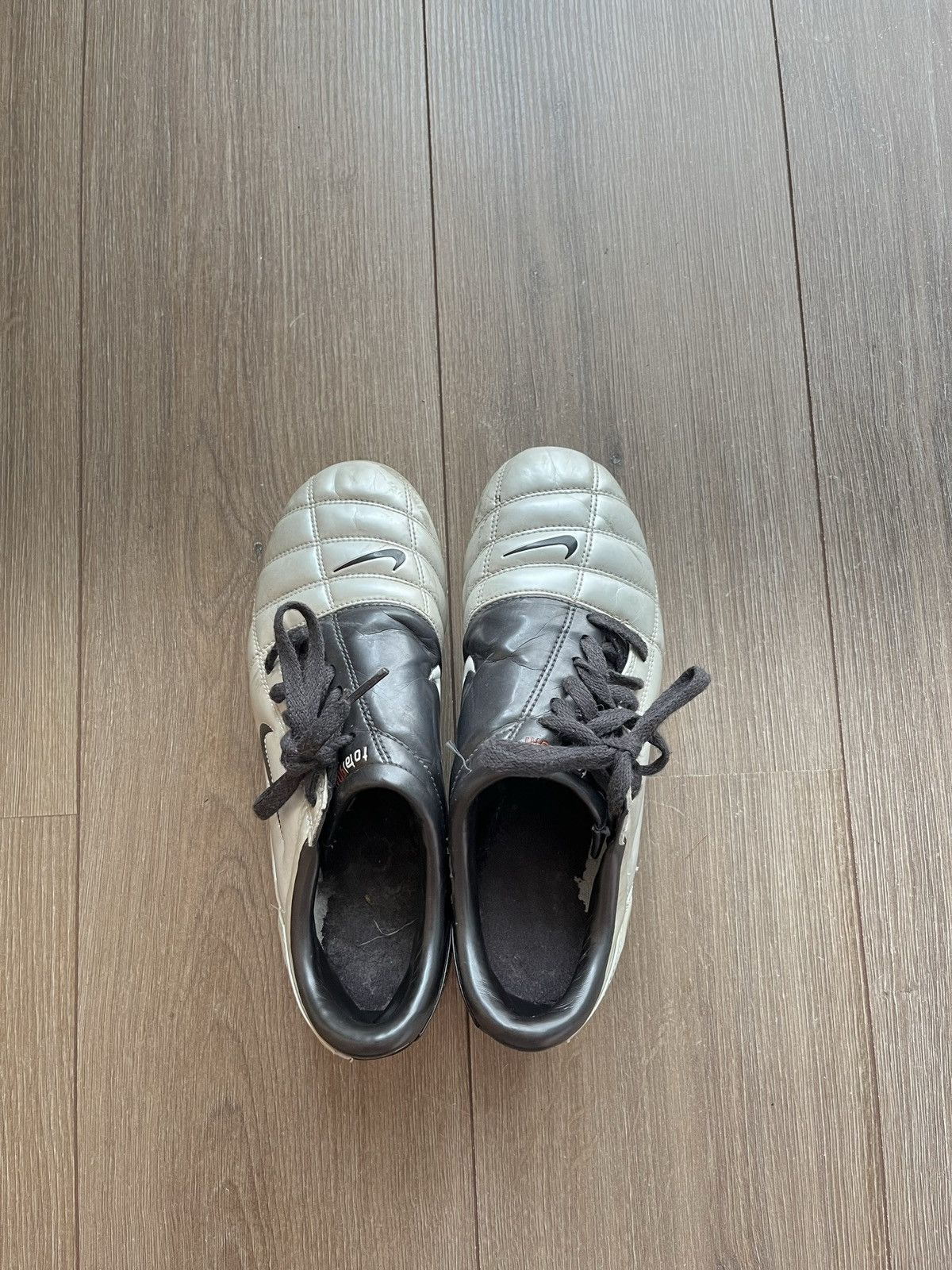 Vintage 2005 Nike Total 90 III Football Boots Size US 7 / EU 40 - 8 Thumbnail