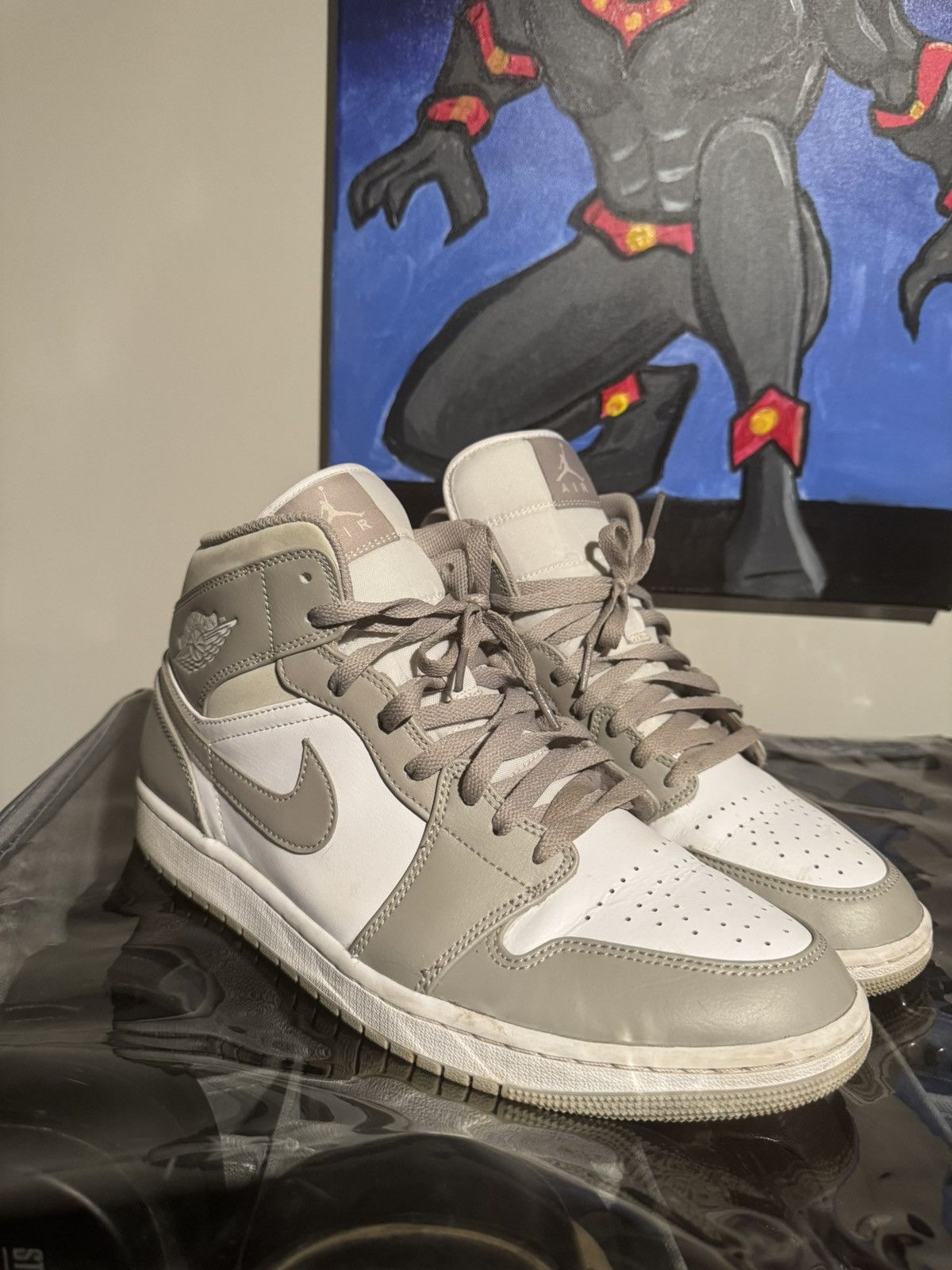 Jordan Brand Jordan 1 Light Bone Grey Size US 11 / EU 44 - 1 Thumbnail