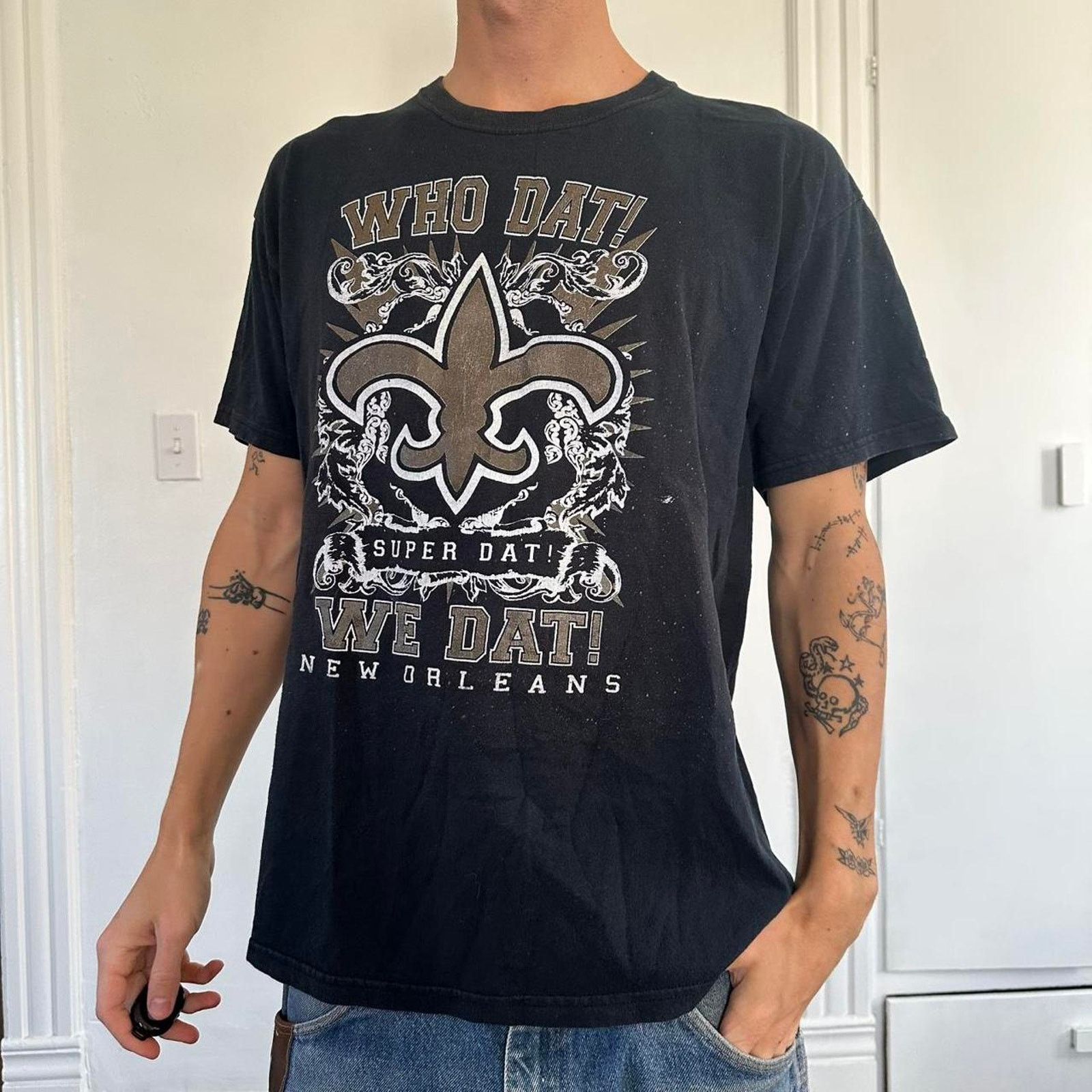 NFL Vintage 00s Black Faded New Orleans Saints NFL Football Tee Size US L / EU 52-54 / 3 - 1 Thumbnail