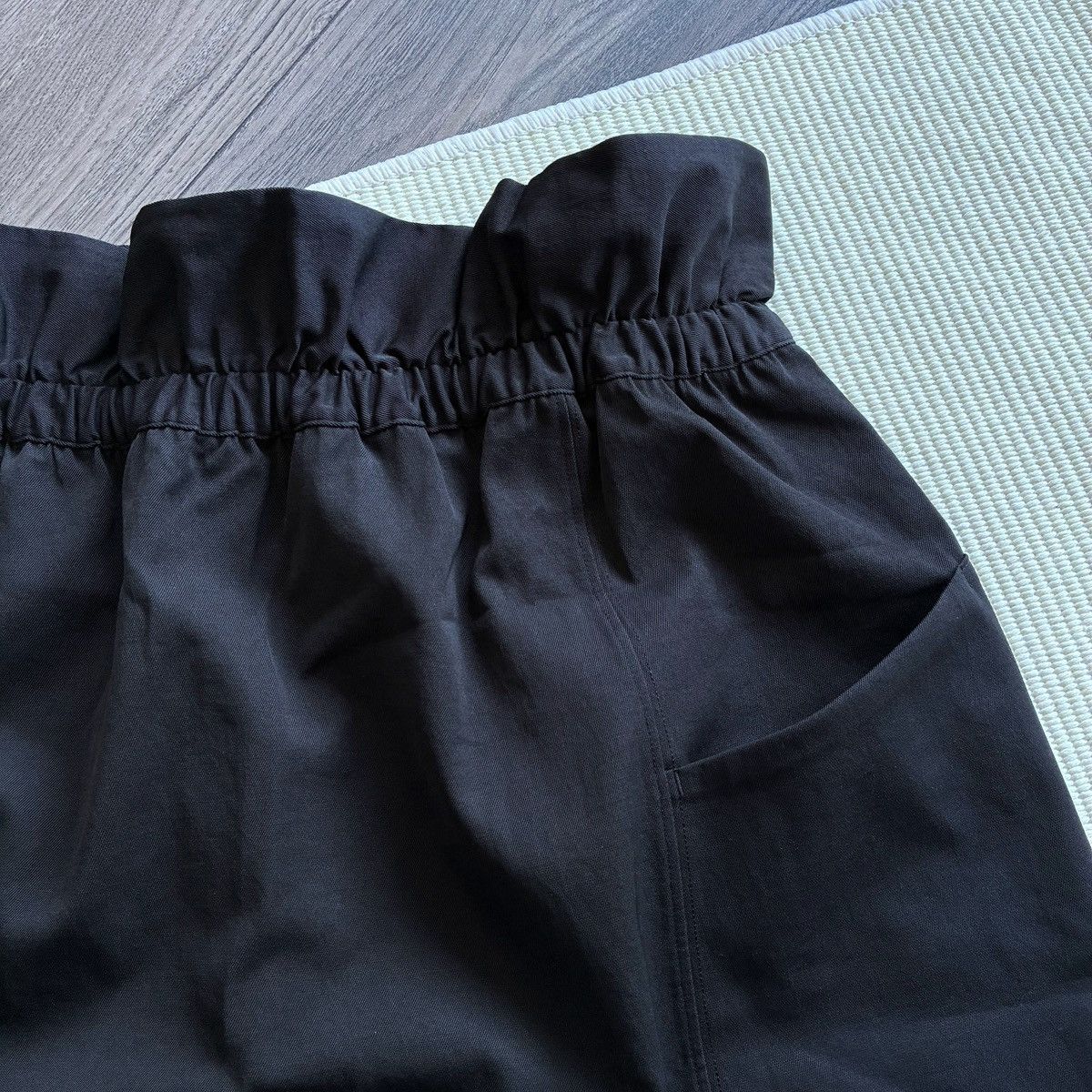 Lululemon Lululemon Trip Taker Super High-Rise Paperbag Black Skirt Size 28" / US 6 / IT 42 - 6 Thumbnail