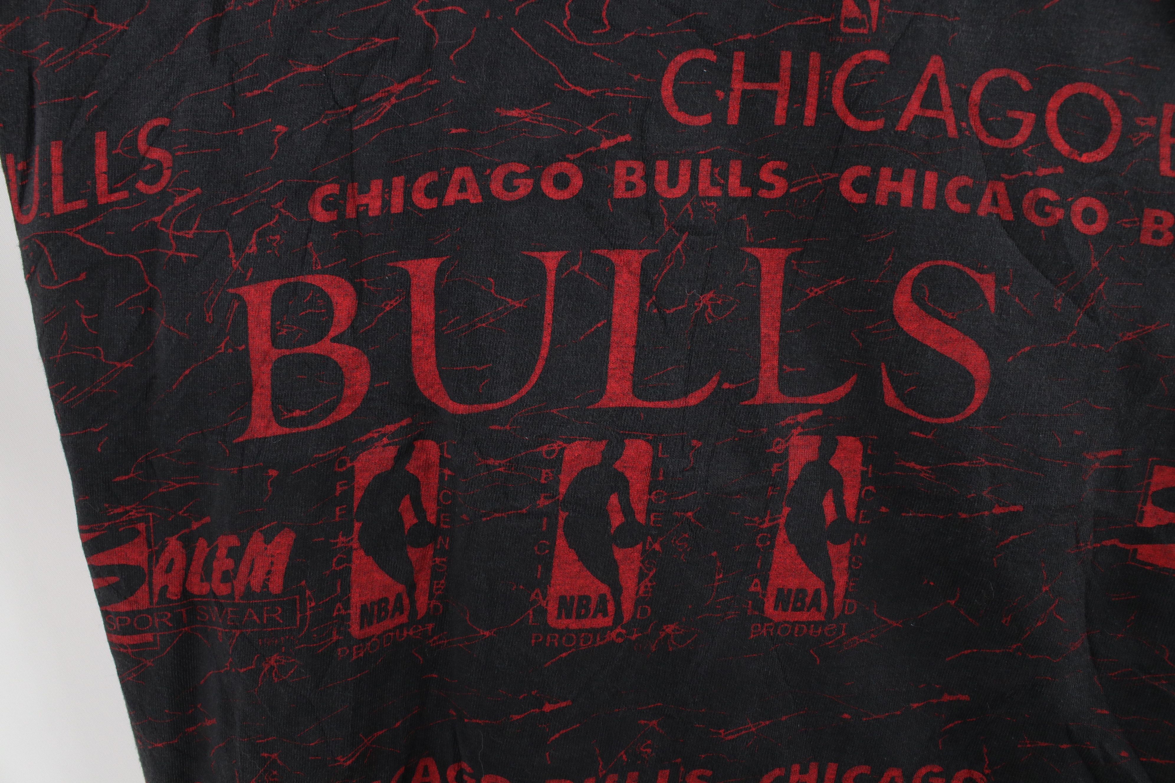 Vintage Vintage 90s All Over Print Chicago Bulls Basketball T-Shirt Size US XL / EU 56 / 4 - 6 Thumbnail