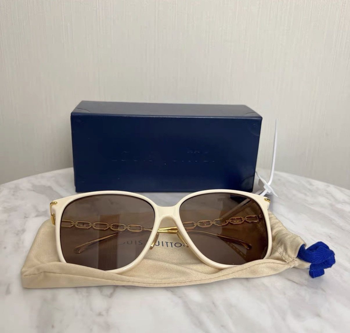 Louis Vuitton Louis Vuitton Hollow Pattern Sunglasses J42 Size ONE SIZE - 1 Thumbnail