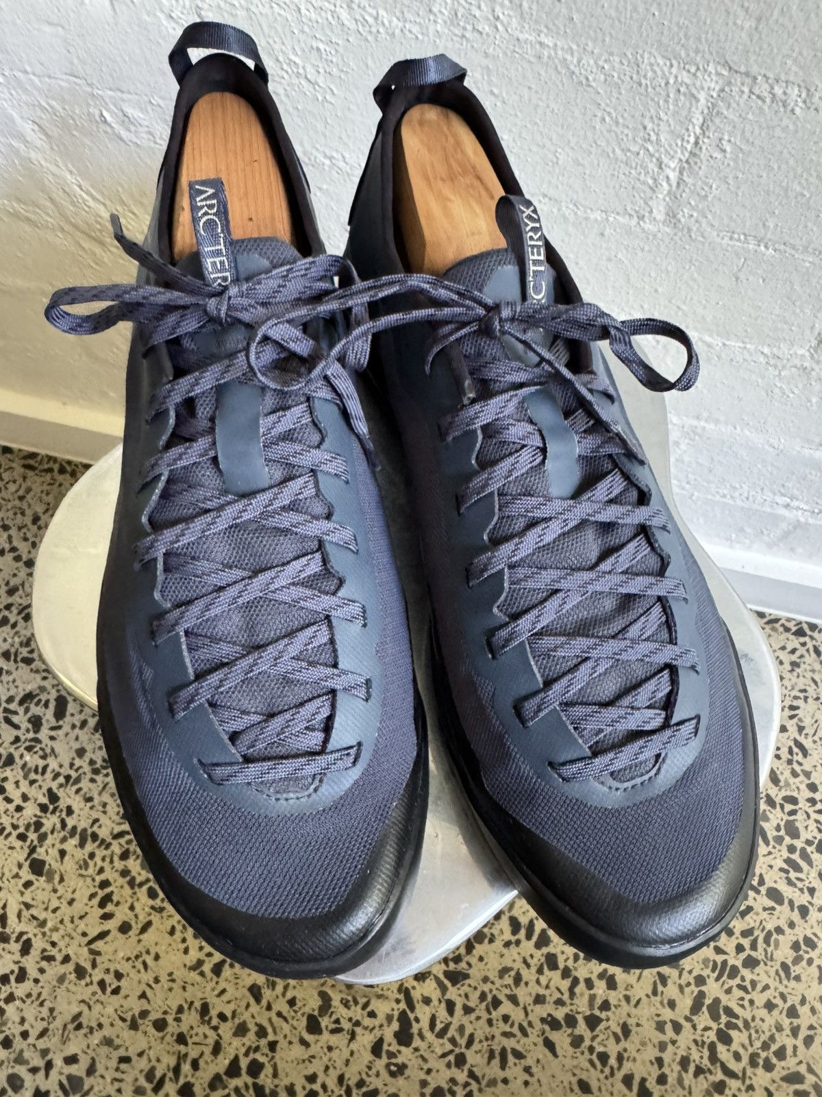 Arc'teryx BNWOT Arc’teryx Konseal LT approach shoes Size US 10 / EU 43 - 2 Thumbnail