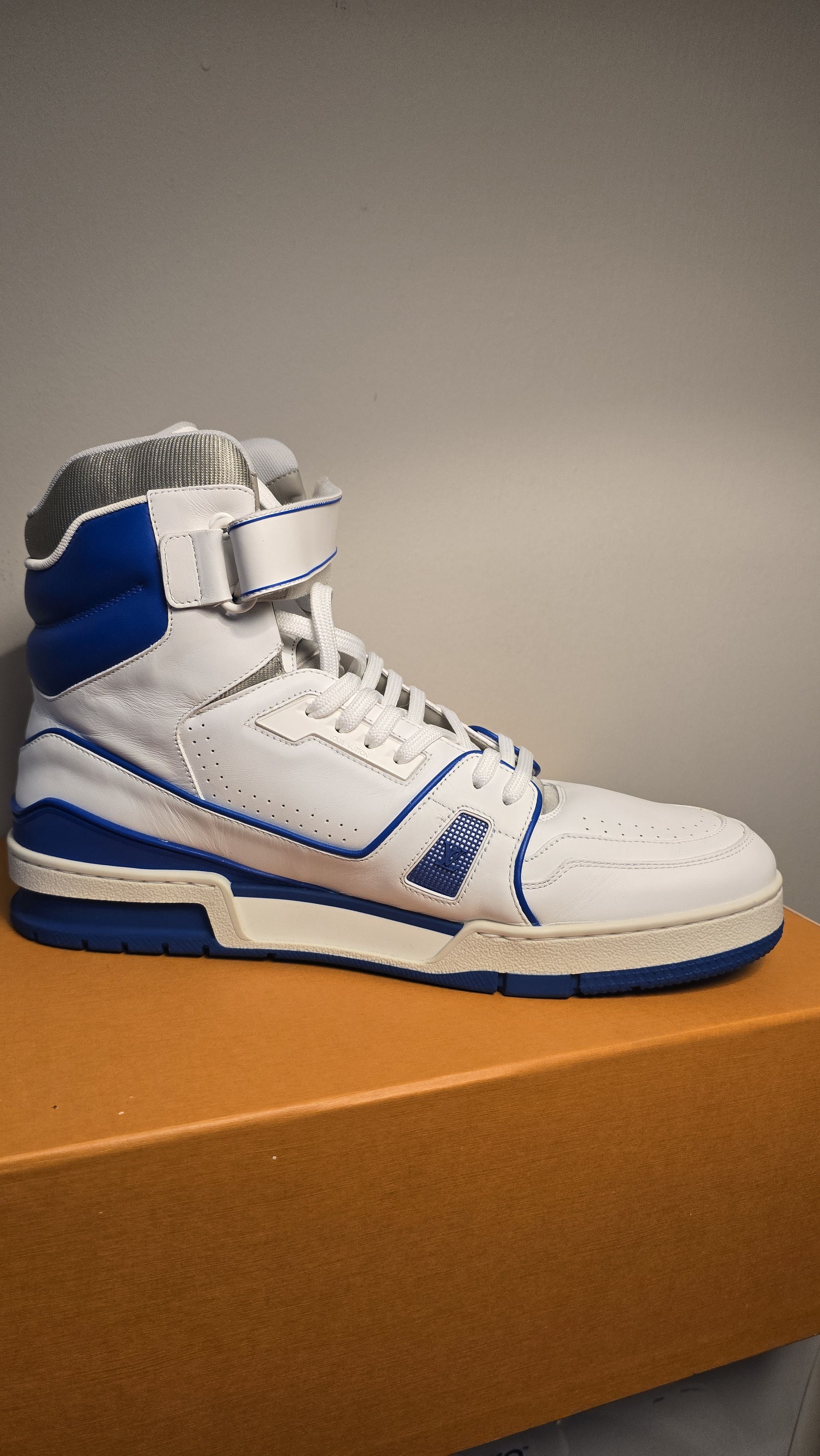 Louis Vuitton 100% Auth Louis Vuitton Trainer Hi-Top Blue/Wh - Size 10 LV Size US 11 / EU 44 - 7 Thumbnail