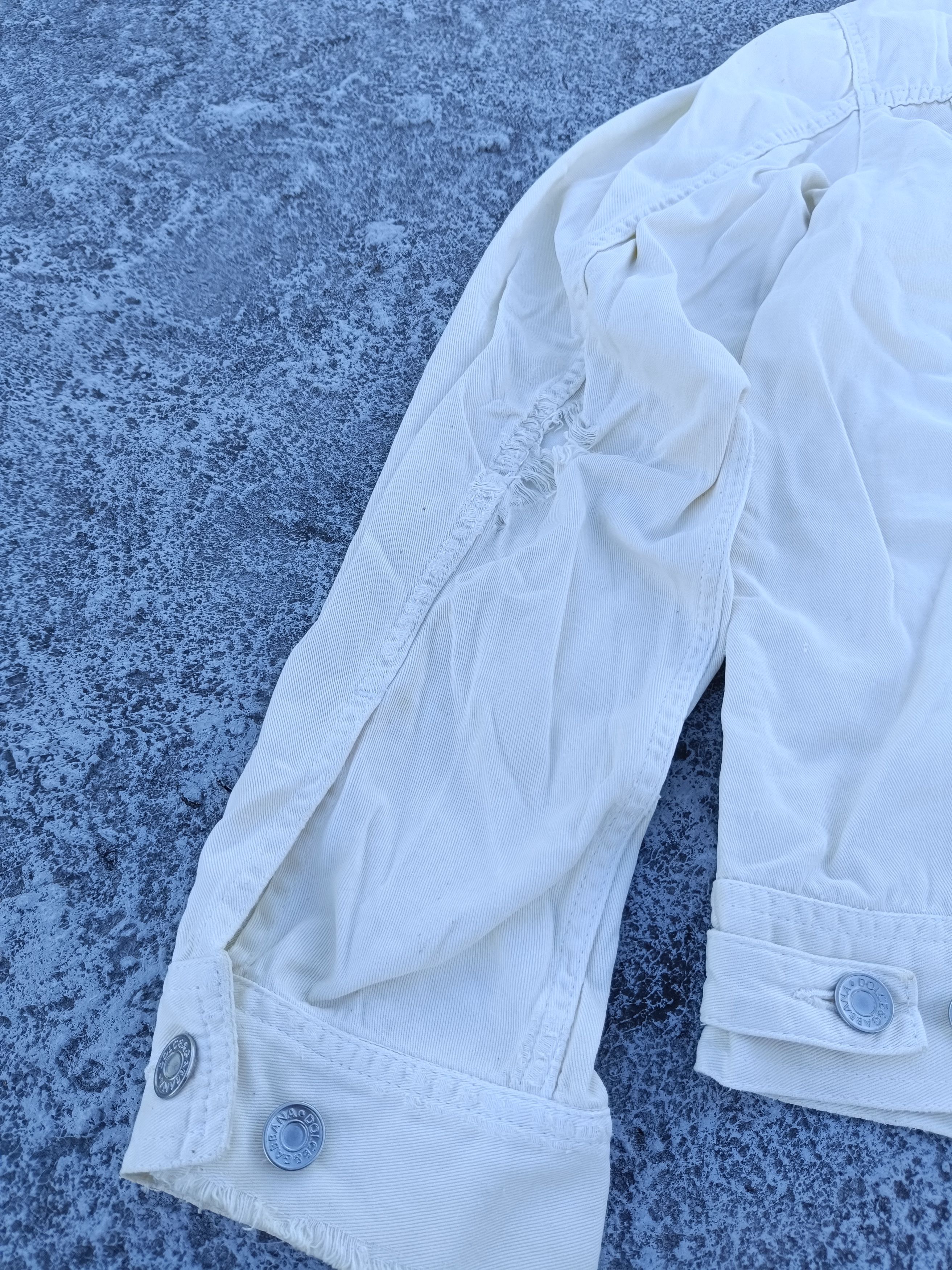 Dolce & Gabbana DOLCE & GABBANA distressed denim jacket Size US M / EU 48-50 / 2 - 10 Thumbnail