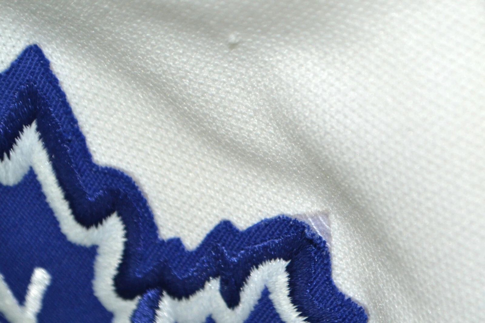 Ccm NHL TORONTO MAPLE LEAFS ICE HOCKEY SHIRT CCM SIZE M Size US M / EU 48-50 / 2 - 7 Thumbnail