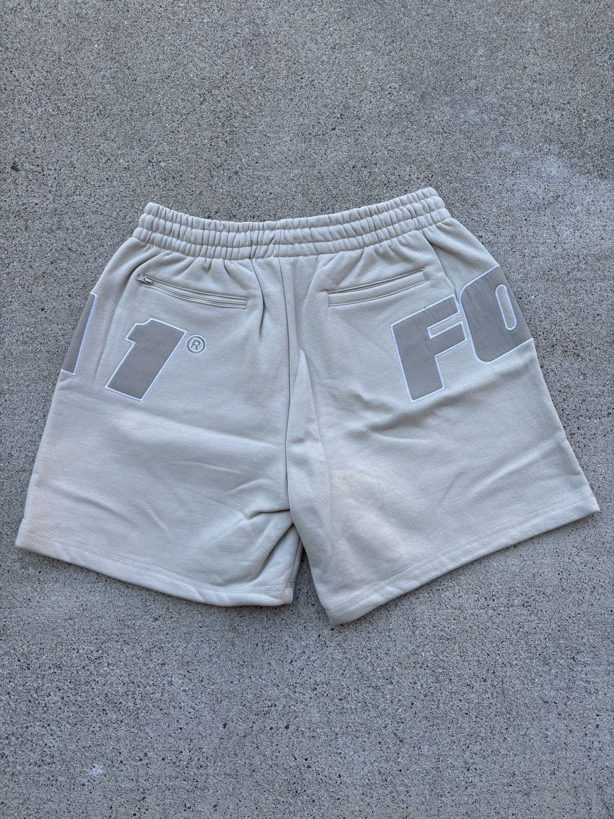 Formula 1 Formula 1 Logo Embroidered Beige Sprint Sweat Shorts Size L Size US 34 / EU 50 - 2 Thumbnail