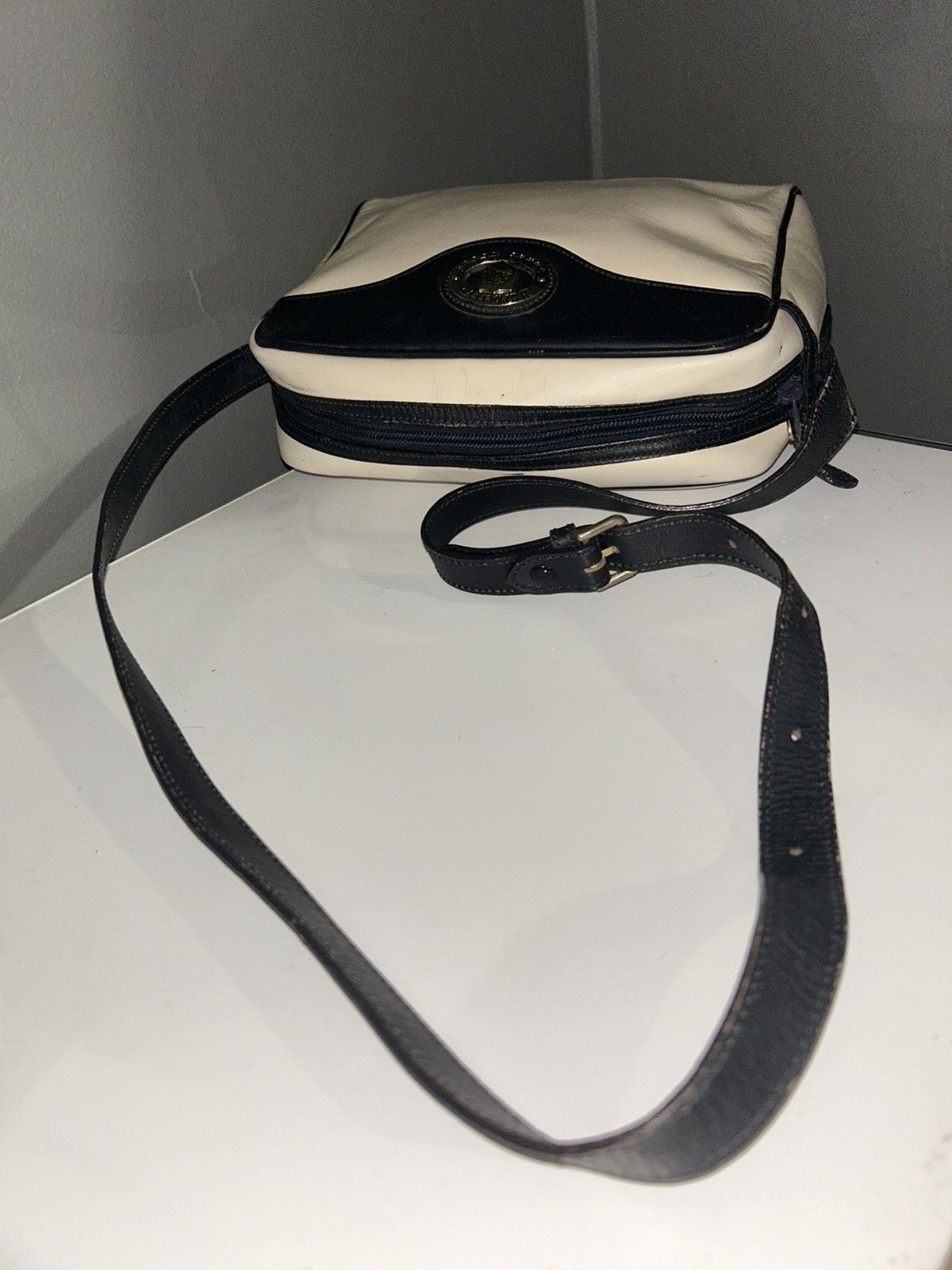 Burberry Vintage Burberry Leather Crossbody w Nova Check Interior Size ONE SIZE - 9 Thumbnail