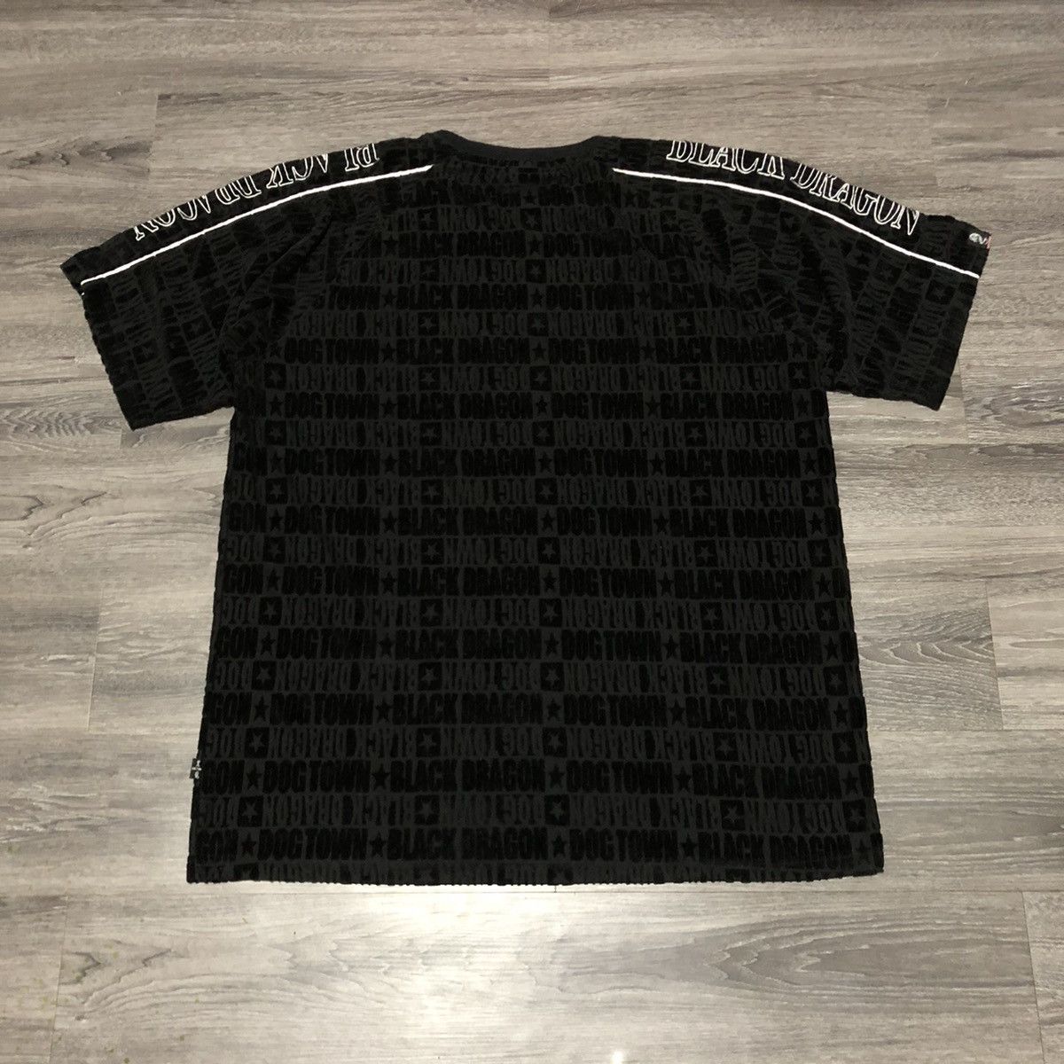 Dogtown DOG TOWN BLACK DRAGON Vintage Velour Embroidered Tee Size US XL / EU 56 / 4 - 21 Thumbnail