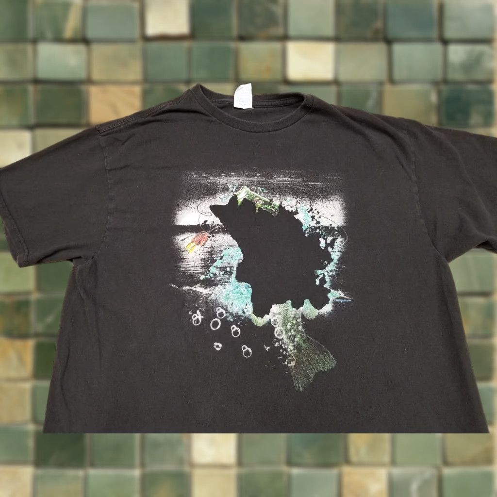 Delta Fishing T Shirt Mens XL Black Distressed Jumping Bass Fisherman Shirt Size US XL / EU 56 / 4 - 1 Thumbnail