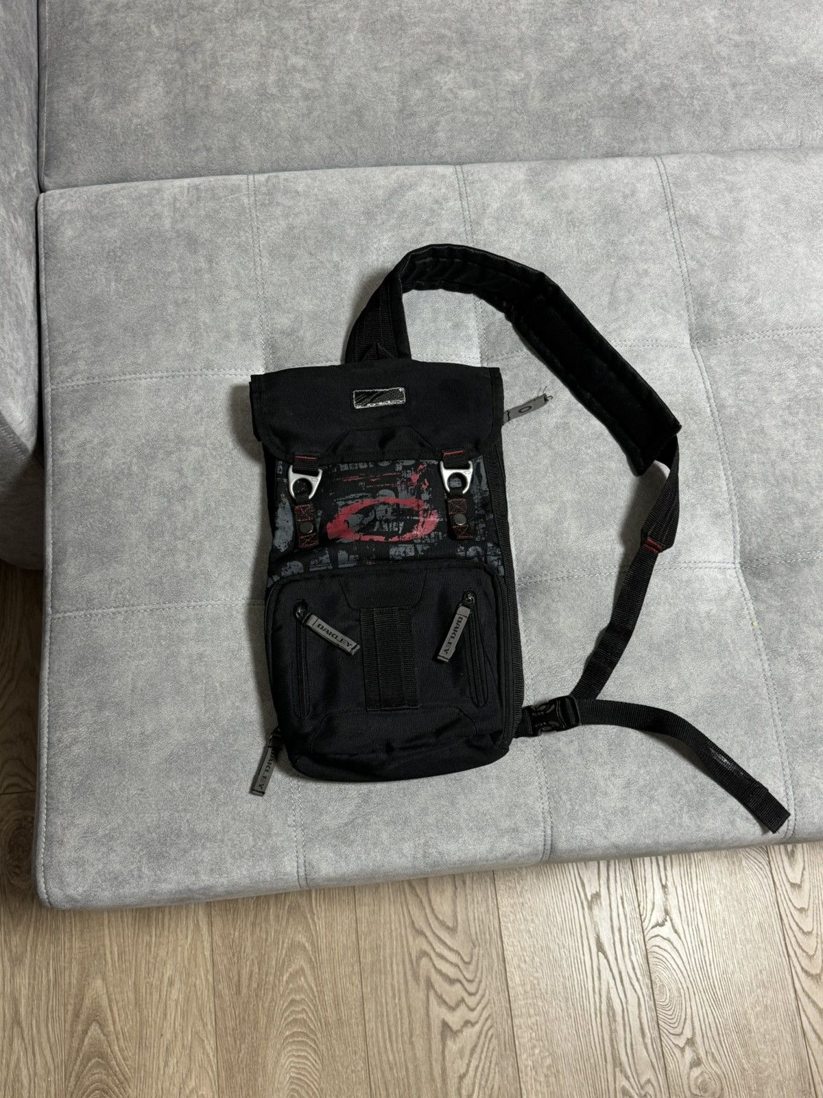 Oakley Vintage Rare Oakley sling crossbody bag backpack Size ONE SIZE - 1 Thumbnail