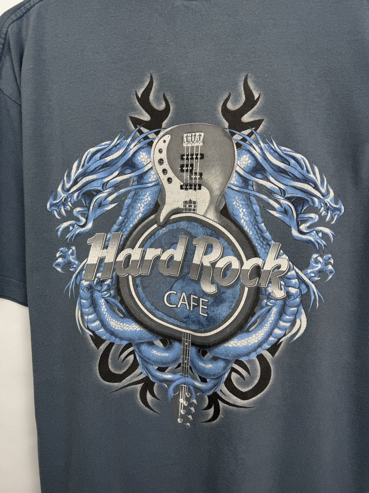 Hard Rock Cafe 🇪🇸 Vintage 90s Hard Rock Cafe Barcelona Spain T-Shirt Dragon Size US L / EU 52-54 / 3 - 5 Thumbnail