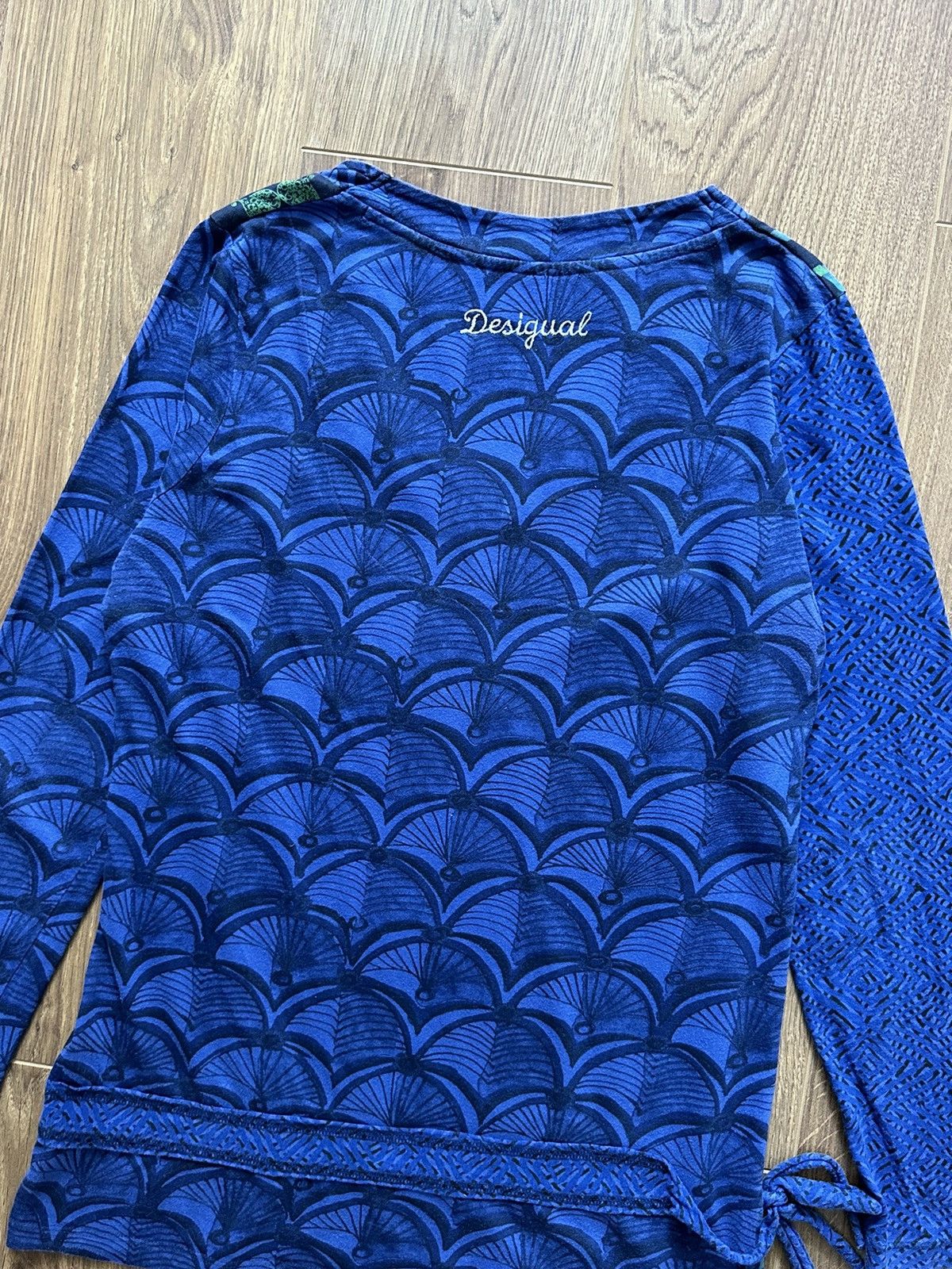 Desigual × Vintage Desigual Blue Printed Cotton V-neck Sweater Size M / US 6-8 / IT 42-44 - 7 Thumbnail