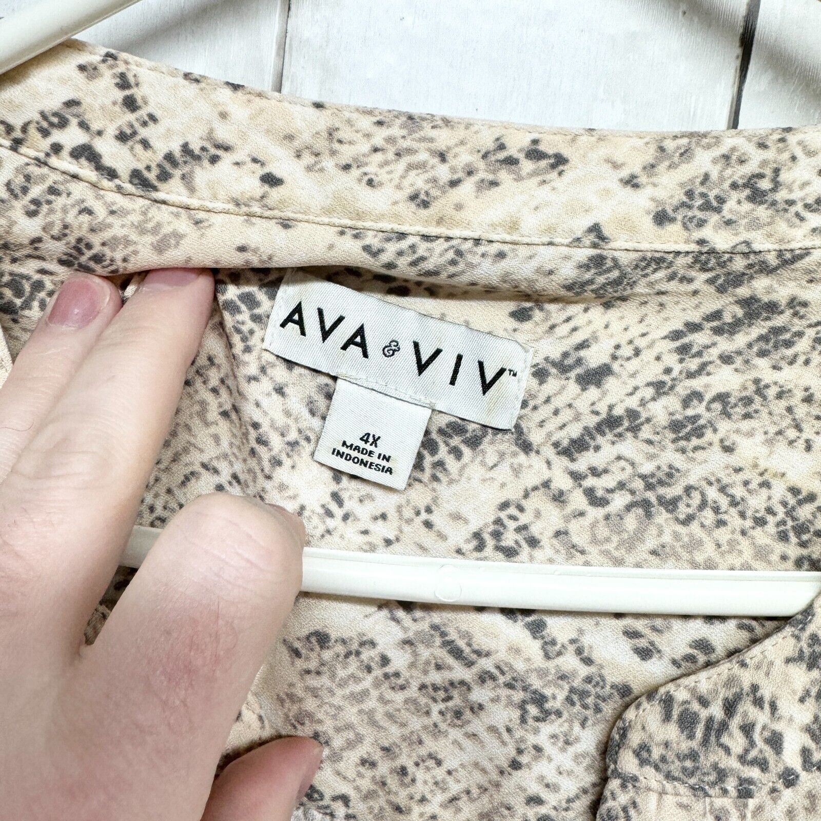 Other Ava & Viv Blouse 4X Snakeskin Wide Neck Deep VNeck Polyester Size 4XL / US 24-26 - 4 Thumbnail